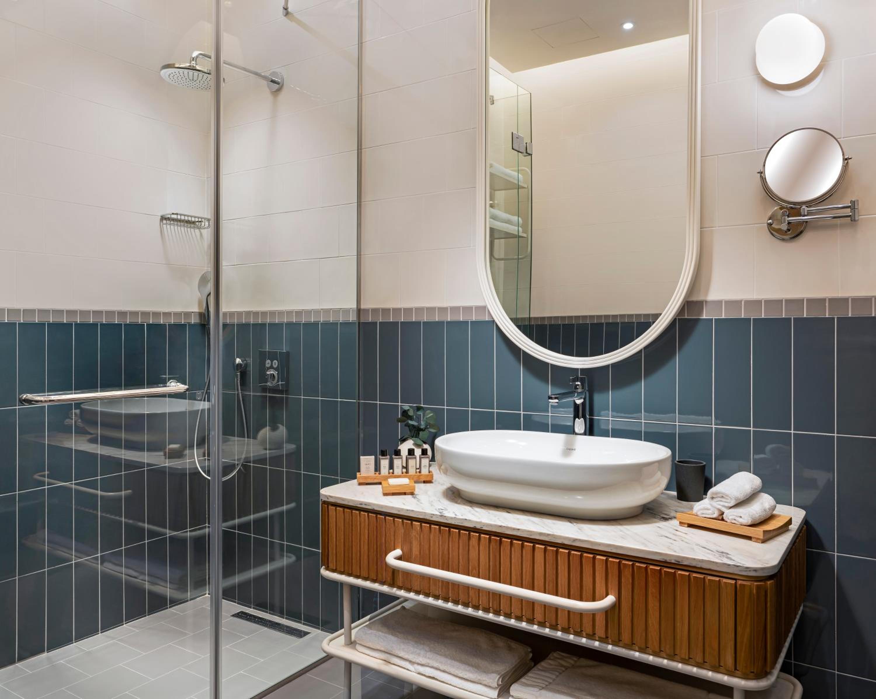 Ecole St. Pierre Otel - Image 88