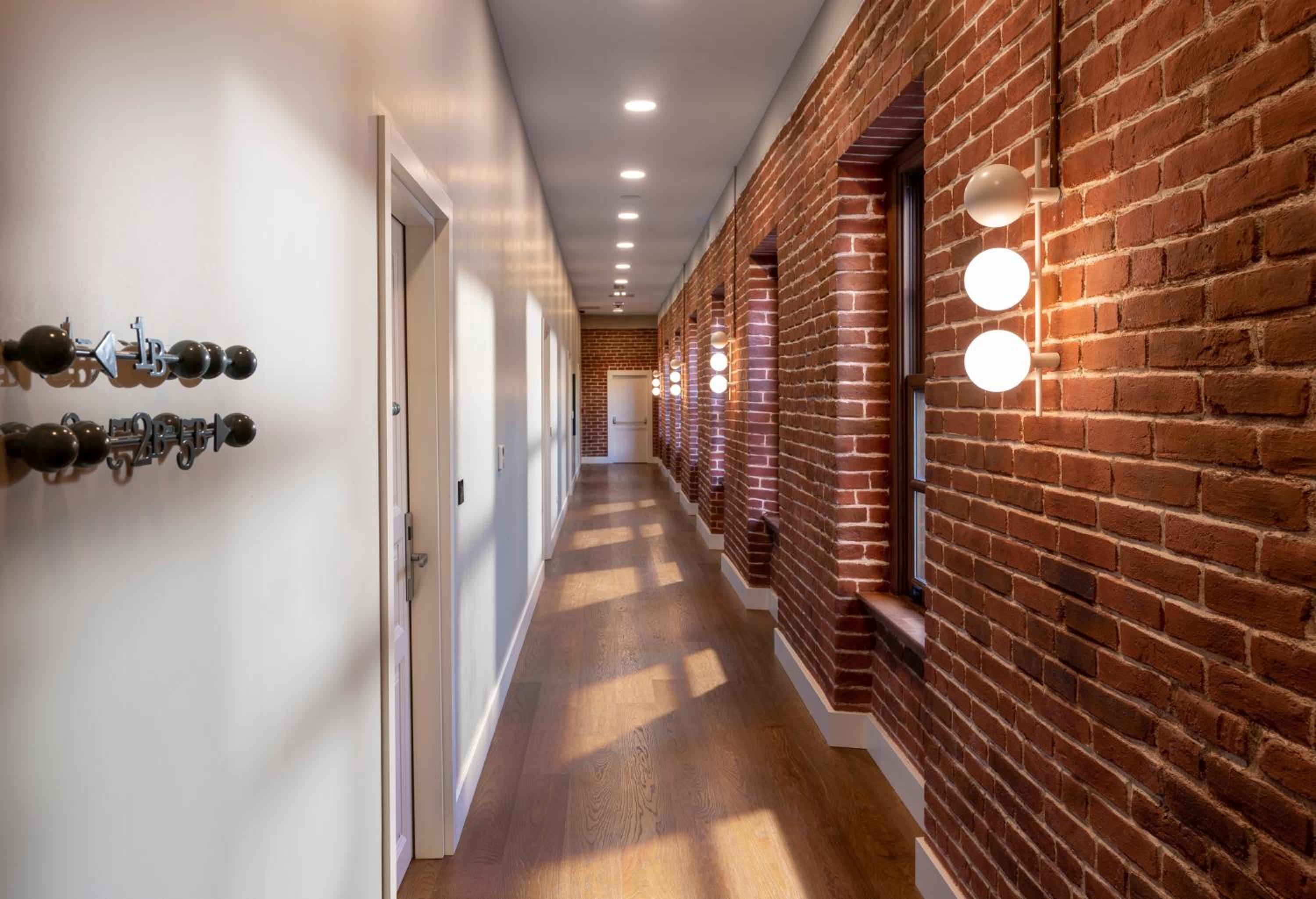 Ecole St. Pierre Otel - Image 93