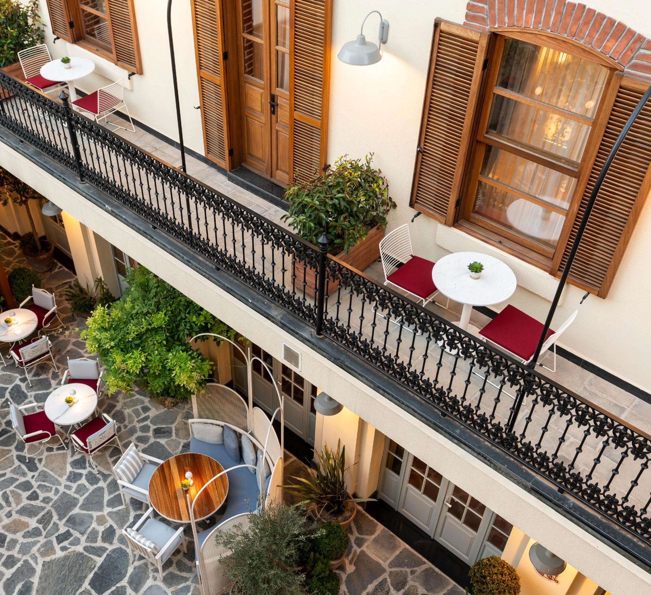 Ecole St. Pierre Otel - Image 13