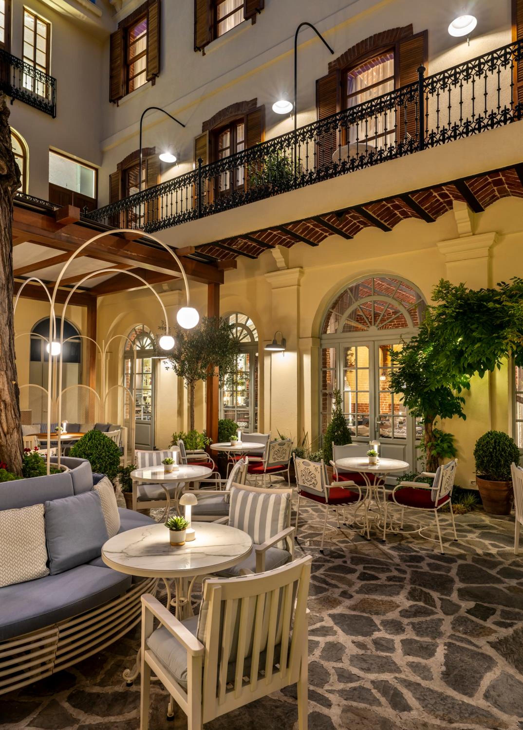 Ecole St. Pierre Otel - Image 12