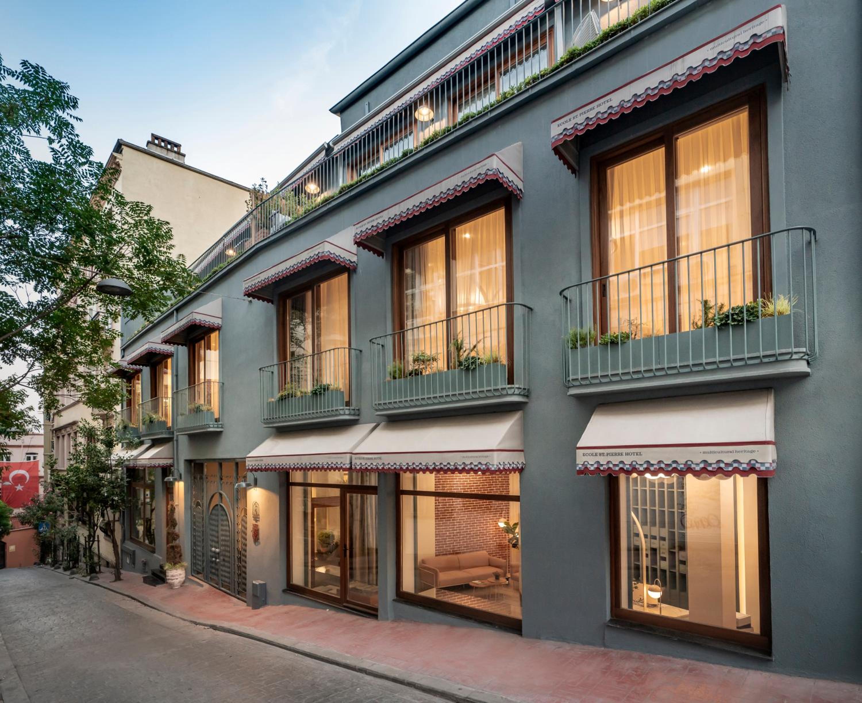 Ecole St. Pierre Otel - Image 18