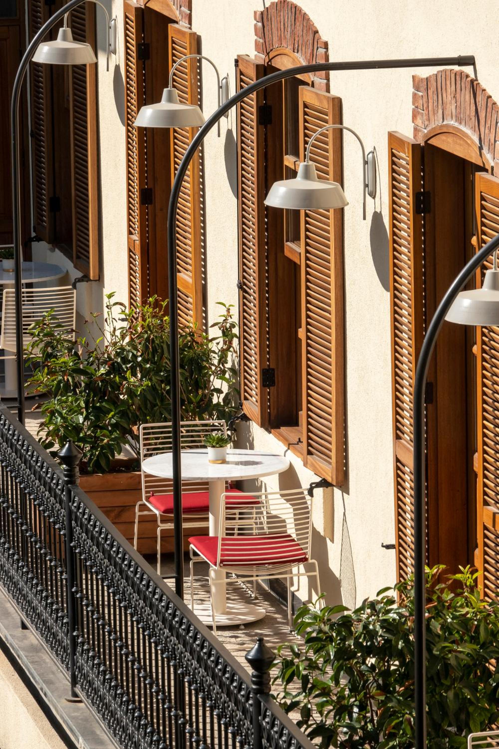 Ecole St. Pierre Otel - Image 25