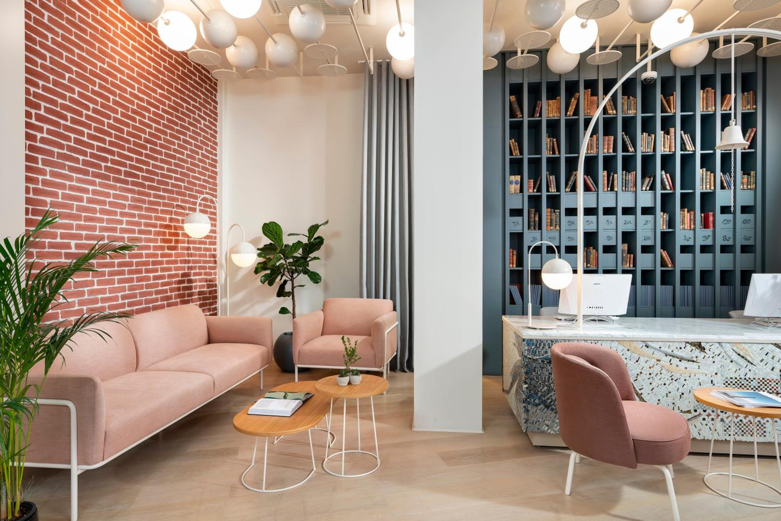 Ecole St. Pierre Otel - Image 36