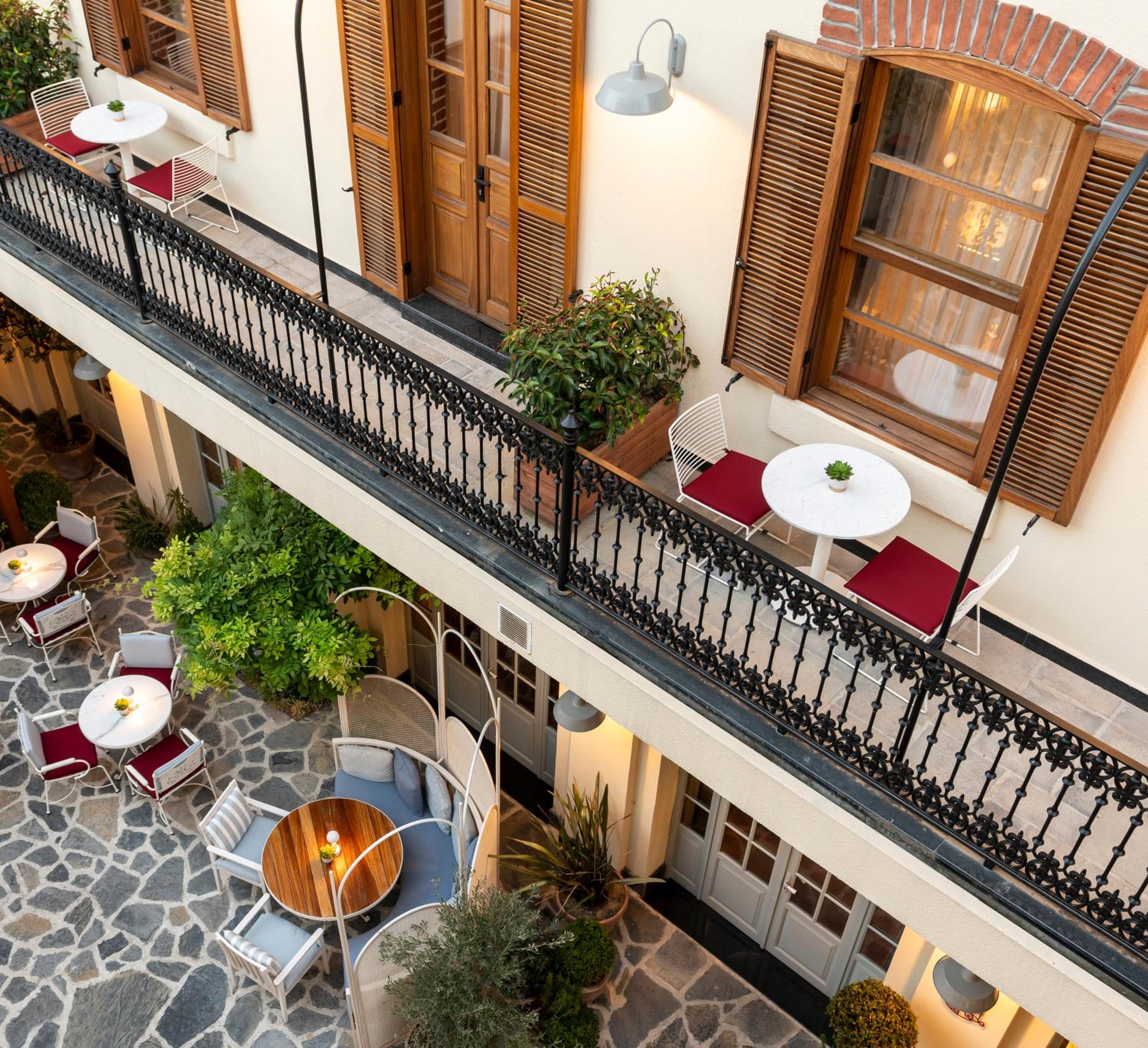 Ecole St. Pierre Otel - Image 43