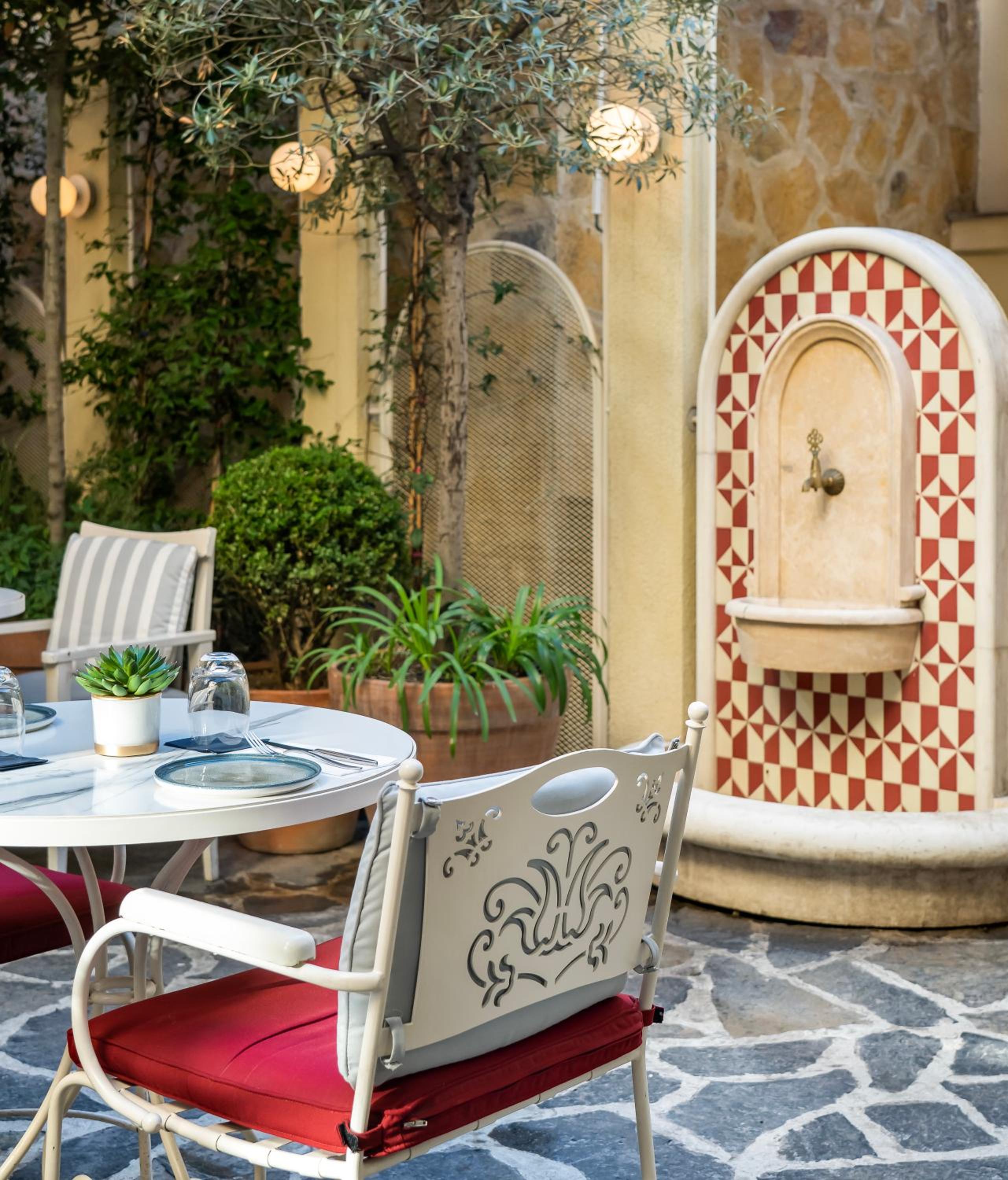 Ecole St. Pierre Otel - Image 47