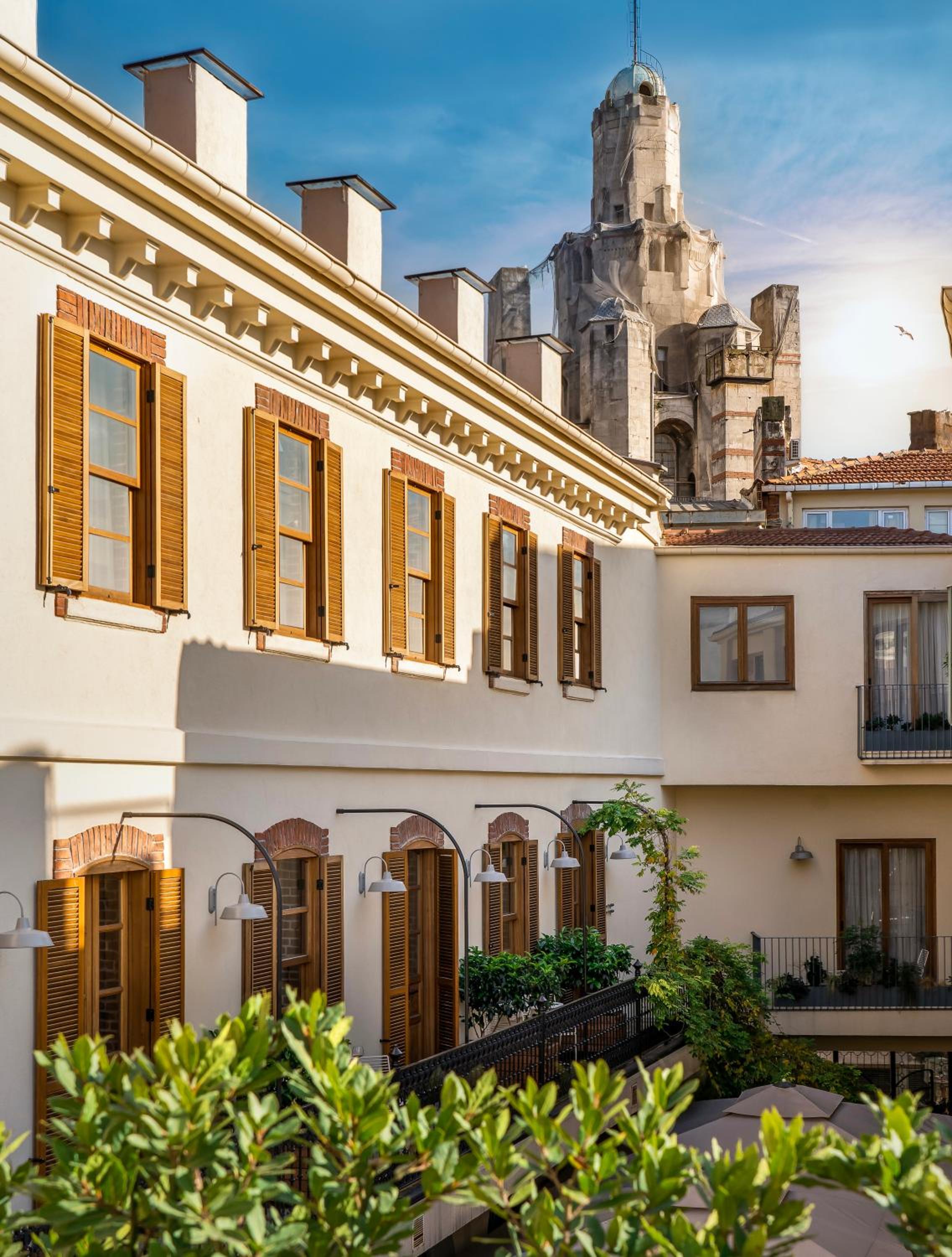 Ecole St. Pierre Otel - Image 49