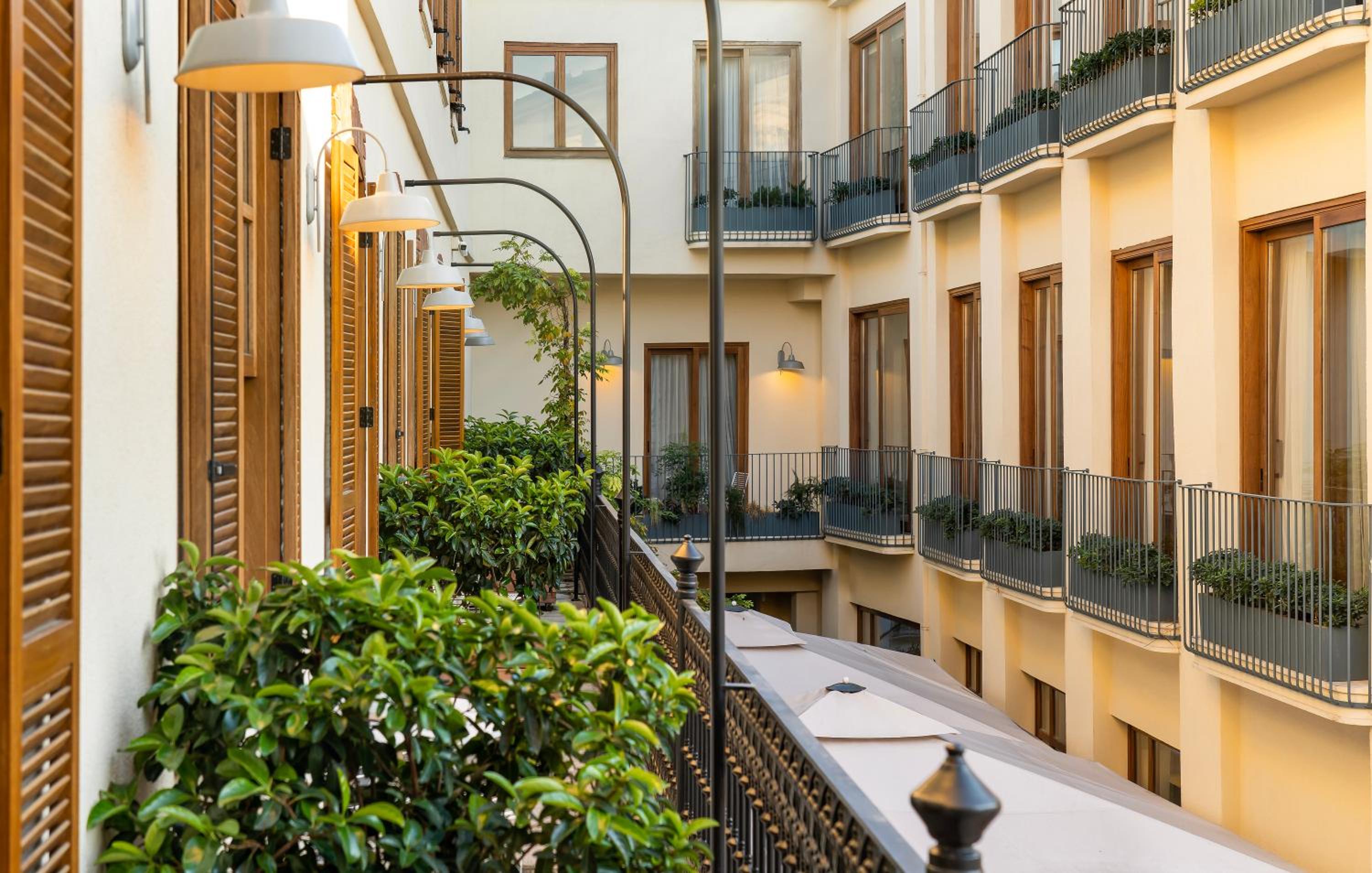 Ecole St. Pierre Otel - Image 55