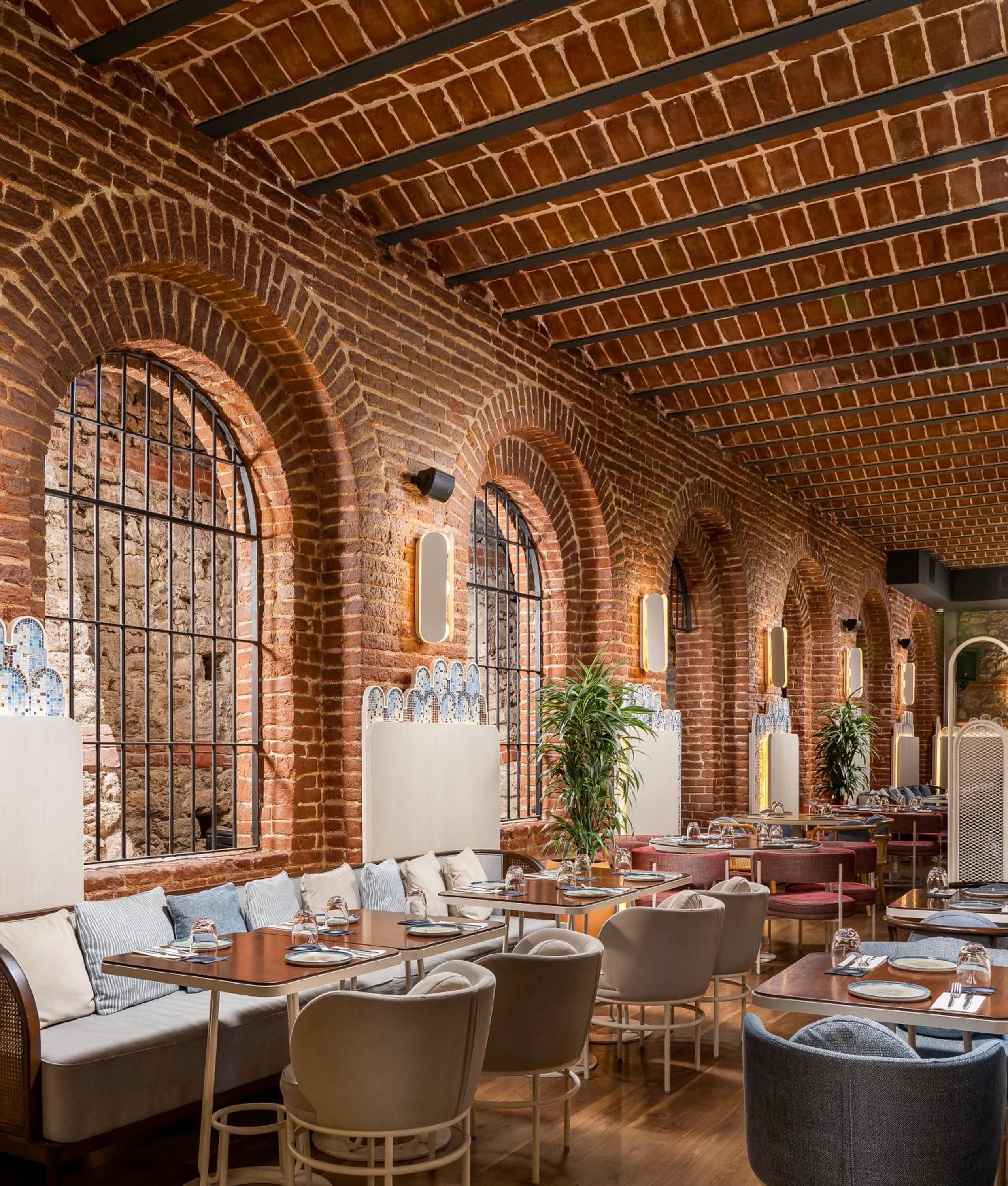 Ecole St. Pierre Otel - Image 61