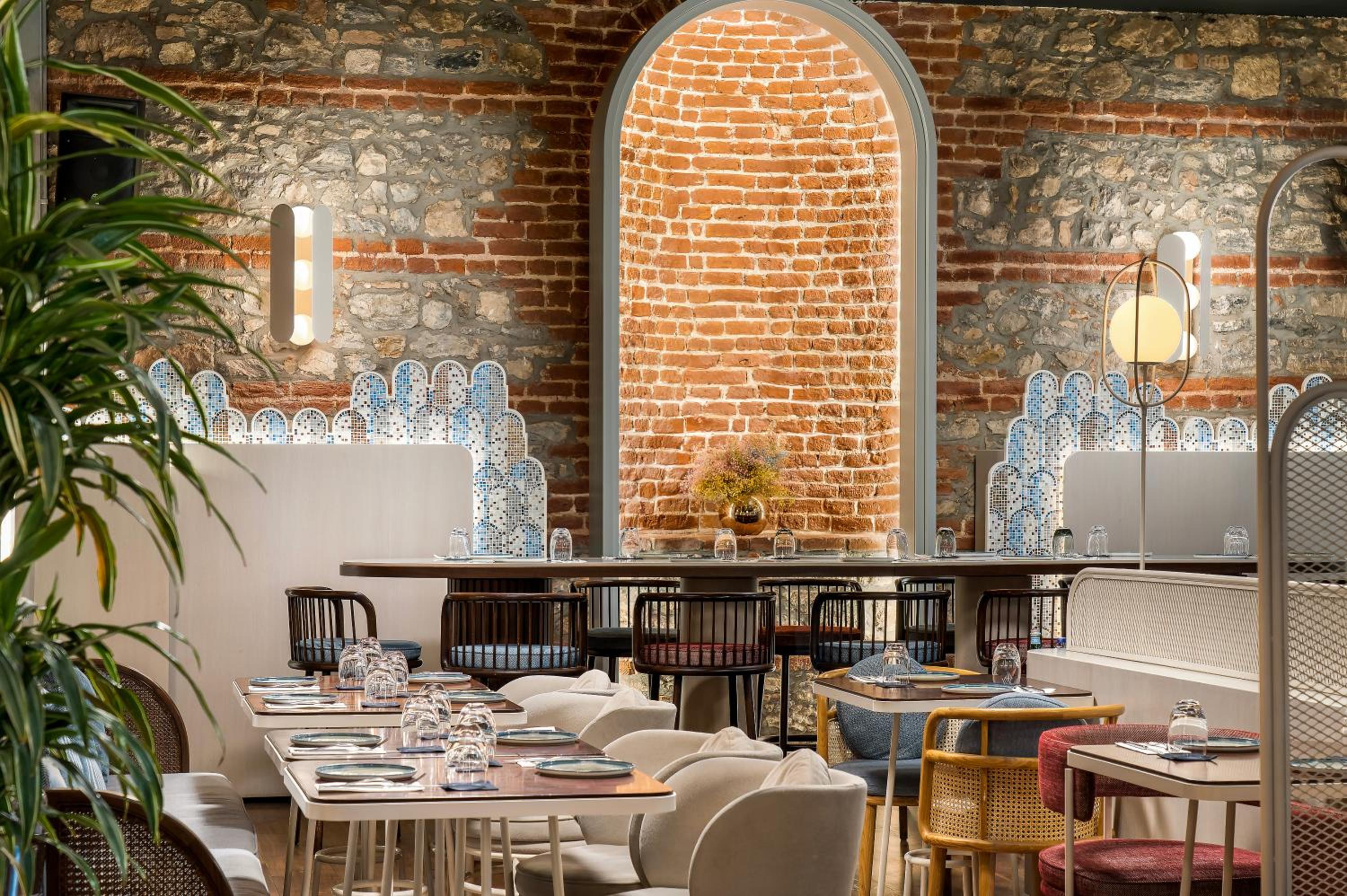 Ecole St. Pierre Otel - Image 64