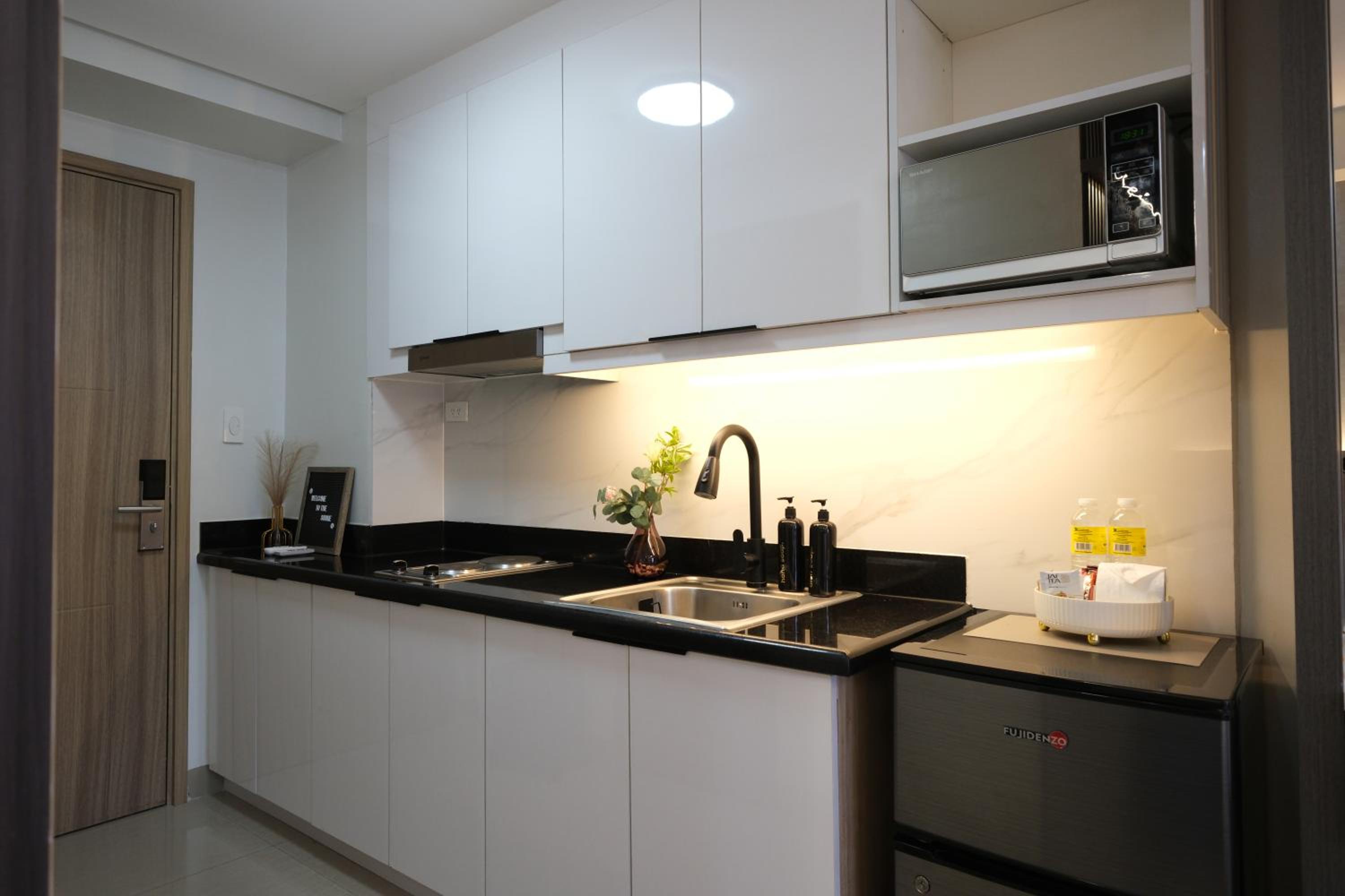 Stylish Studio Condotel with 2 Beds near Mall of Asia & Airport - JWL Suites