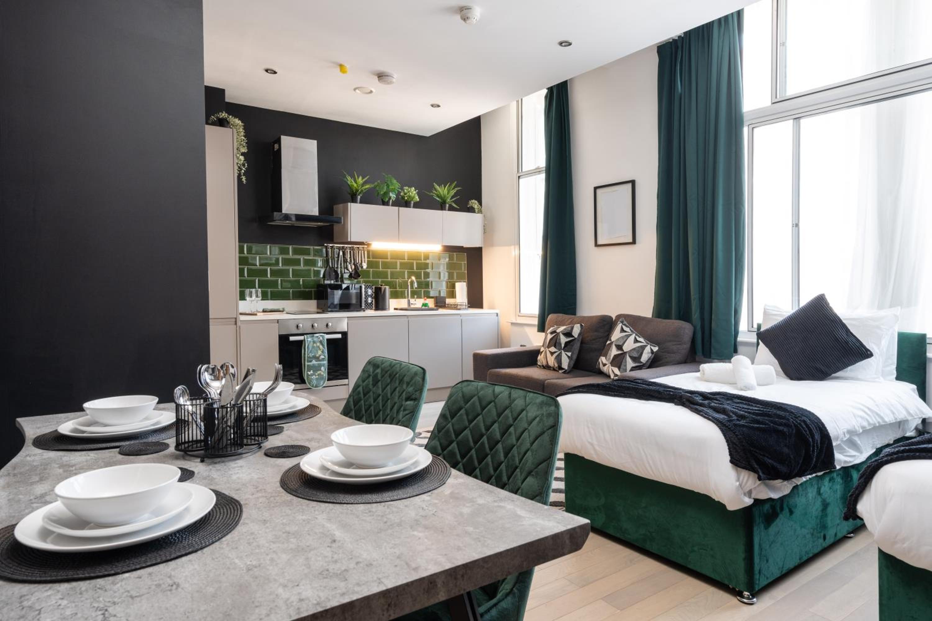 Orange Rentals-Victoria Street Studio, Sleeps 4 view 4