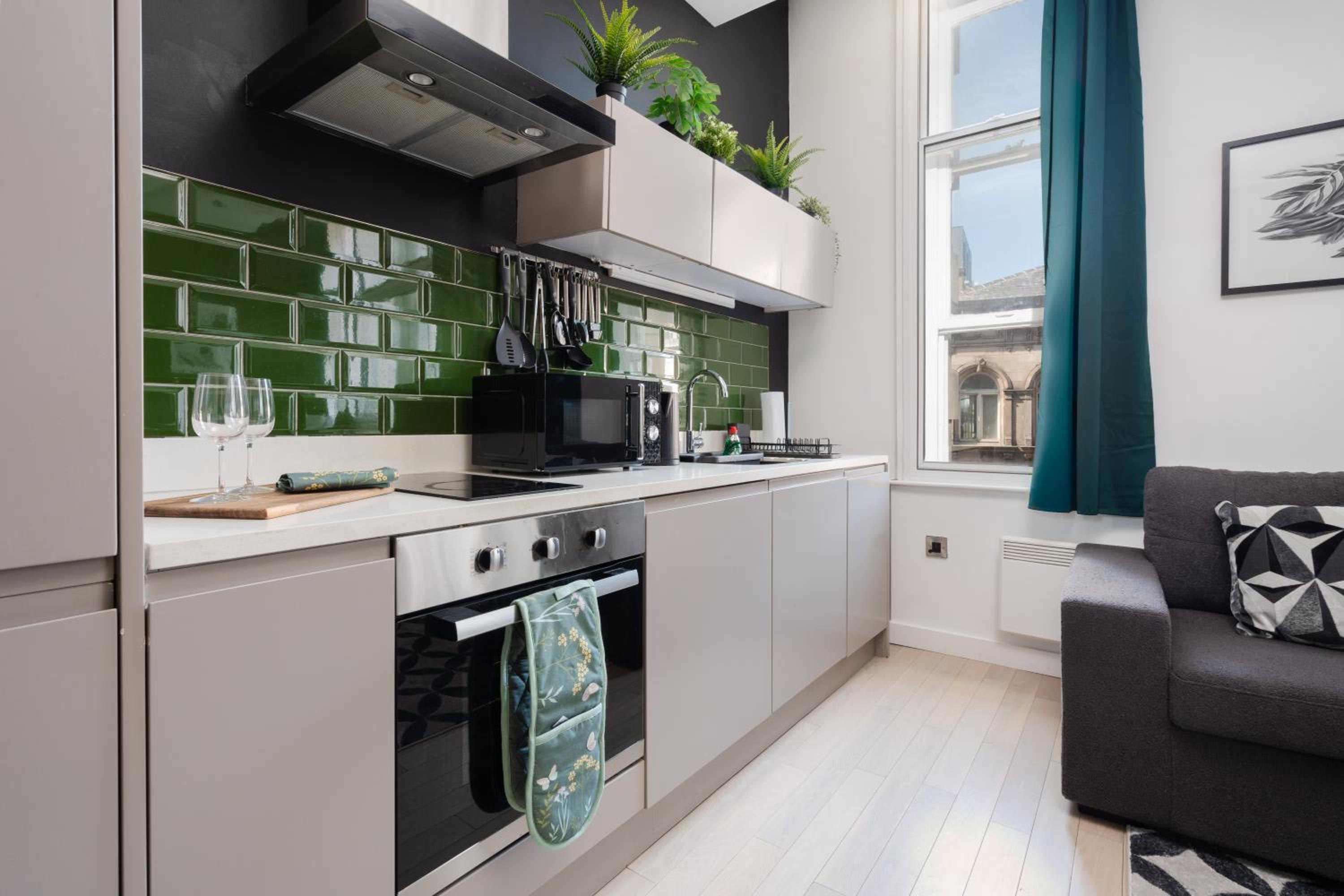 Orange Rentals-Victoria Street Studio, Sleeps 4 view 3
