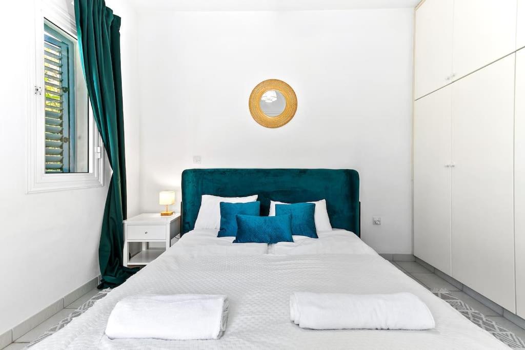 Charming 3-Bedroom Maisonette with Pool Access at Regina Gardens, 700 m Venus Beach
