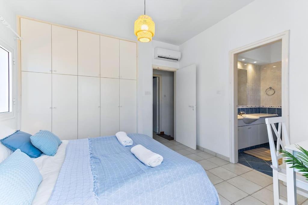 Charming 3-Bedroom Maisonette with Pool Access at Regina Gardens, 700 m Venus Beach