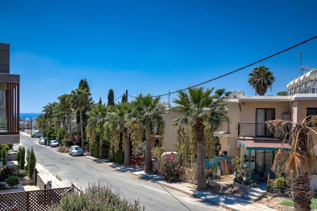 Charming 3-Bedroom Maisonette with Pool Access at Regina Gardens, 700 m Venus Beach