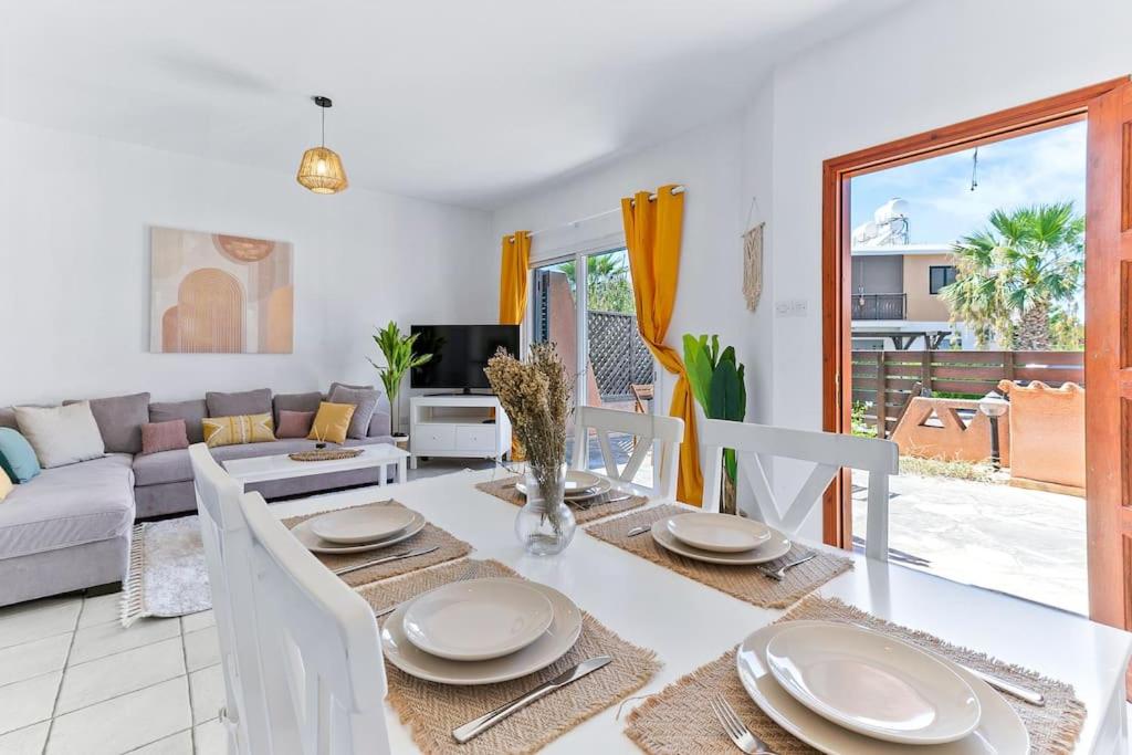 Charming 3-Bedroom Maisonette with Pool Access at Regina Gardens, 700 m Venus Beach