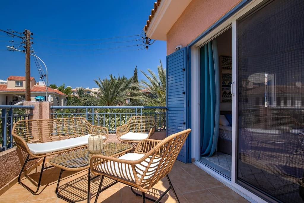 Charming 3-Bedroom Maisonette with Pool Access at Regina Gardens, 700 m Venus Beach