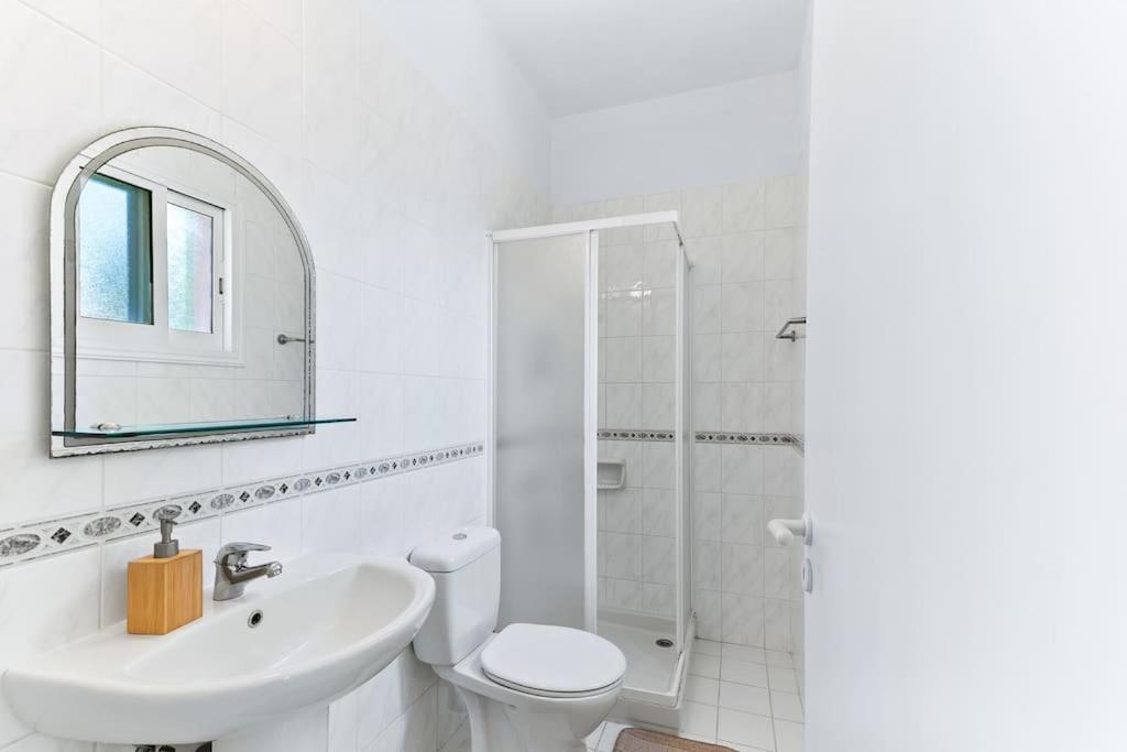 Charming 3-Bedroom Maisonette with Pool Access at Regina Gardens, 700 m Venus Beach