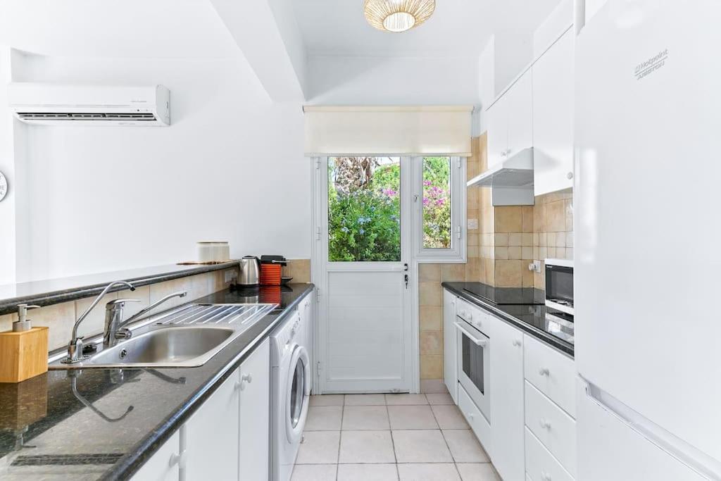 Charming 3-Bedroom Maisonette with Pool Access at Regina Gardens, 700 m Venus Beach