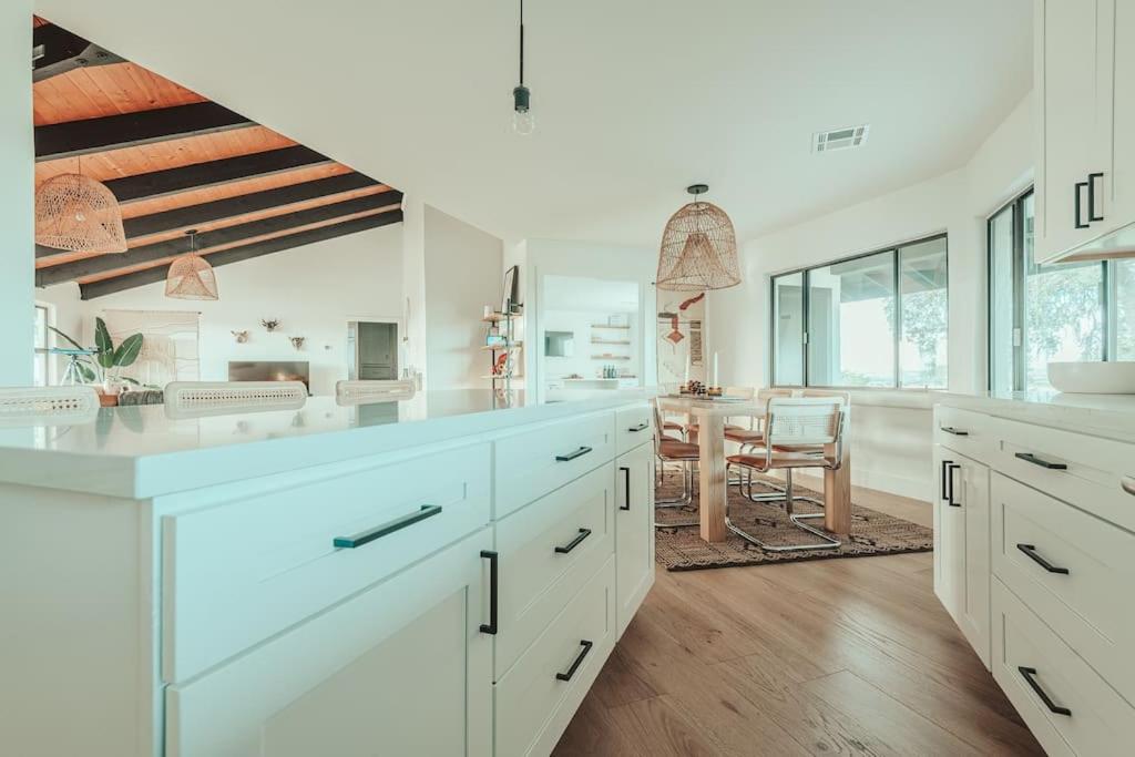 Vista El Pomar-Luxe Hill Top Home view 4