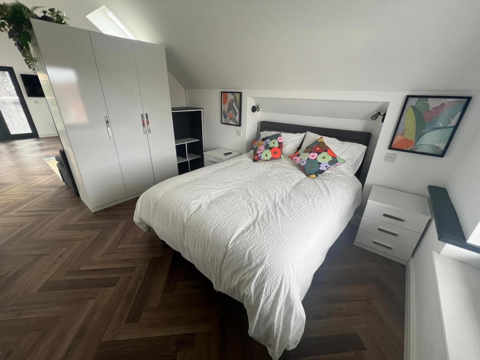 White House apartment, Staines upon Thames view 3