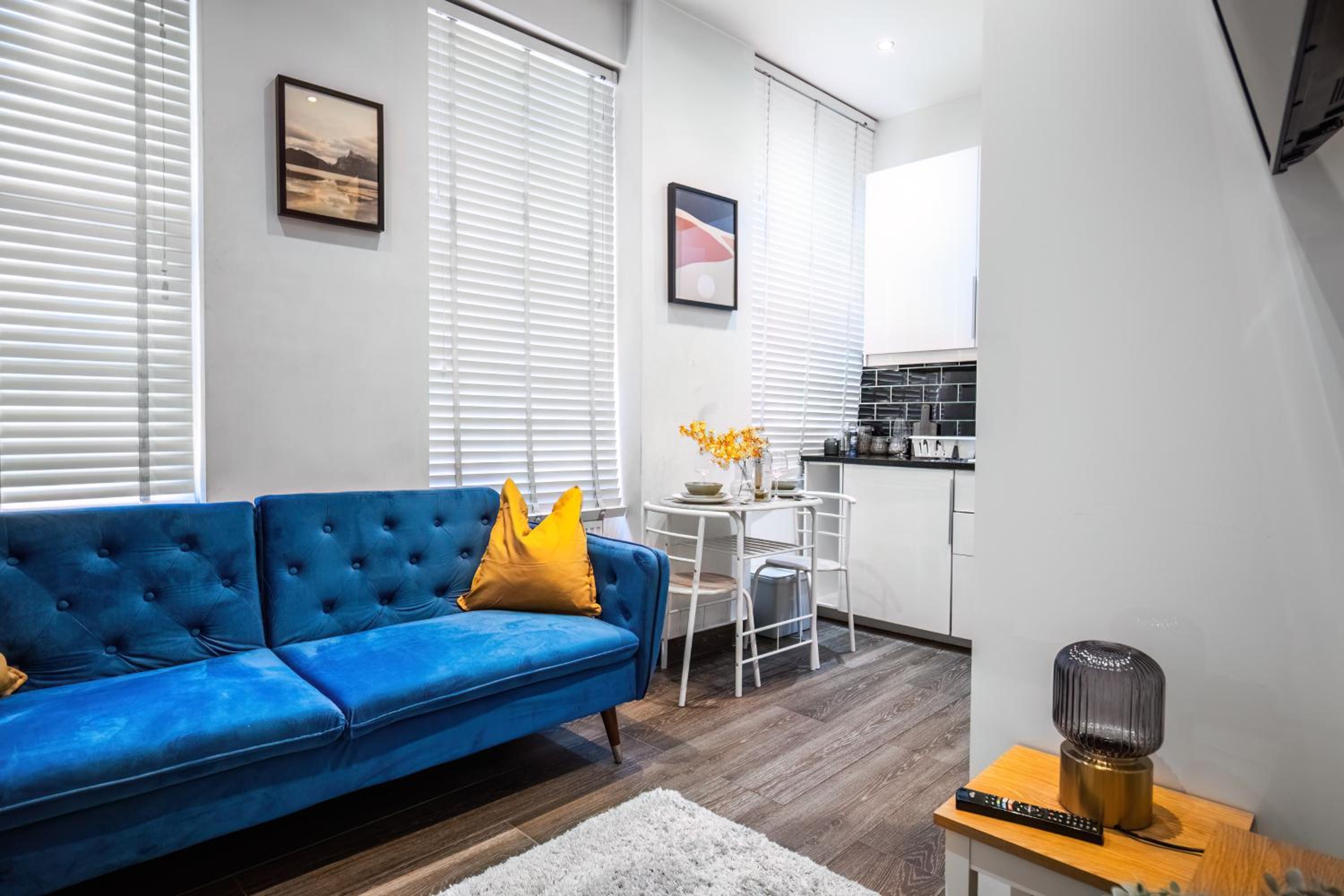 Charming 1BR Apartment By LiveStay Short Lets & Serviced Accommodation London Near Kings Cross & Farrington