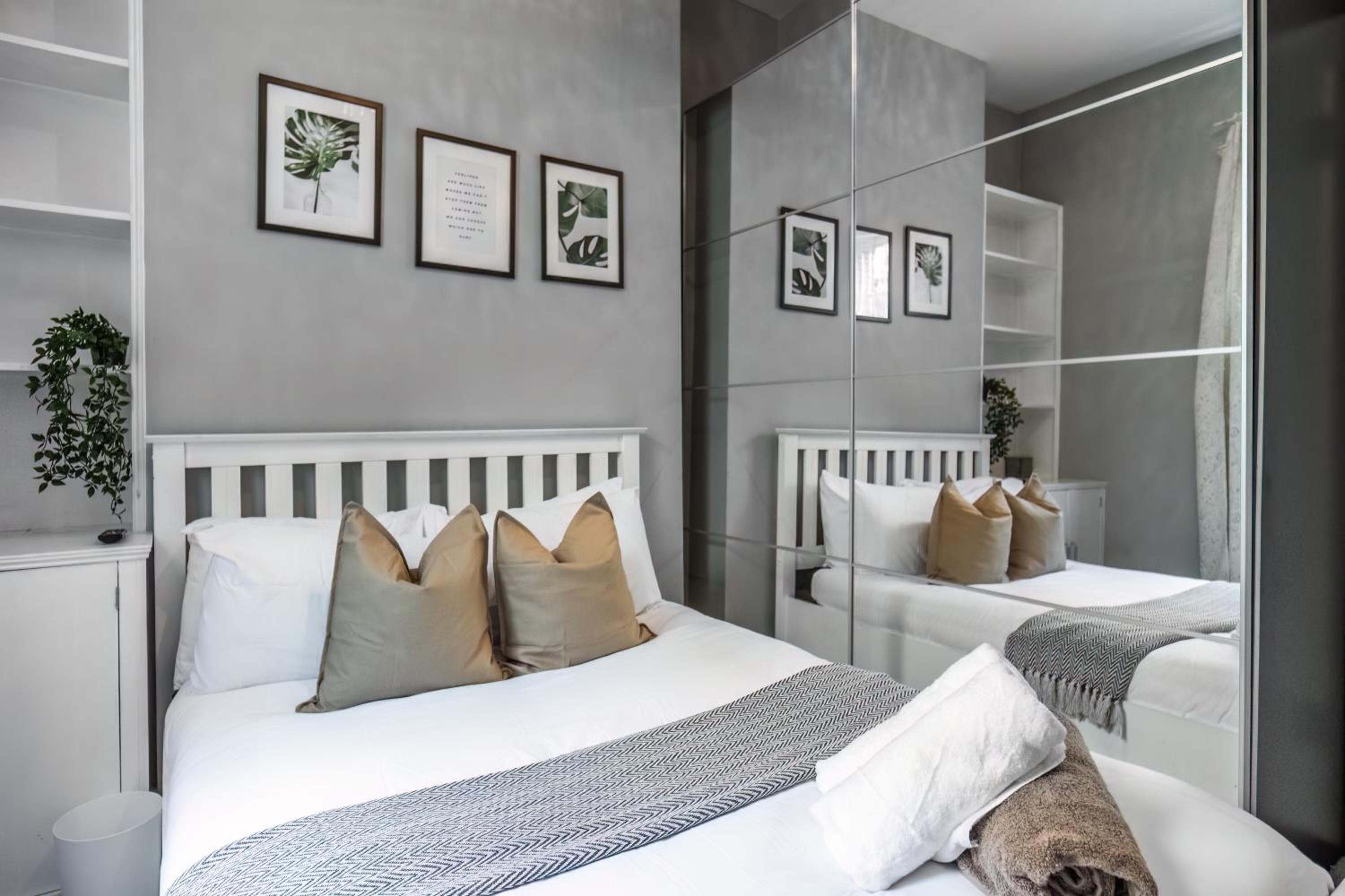 Charming 1BR Apartment By LiveStay Short Lets & Serviced Accommodation London Near Kings Cross & Farrington