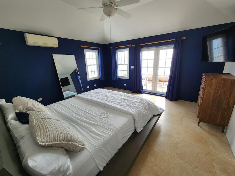 Bermuda Vacations - Oceanfront Dock of the Bay Retreat - Property Image 3