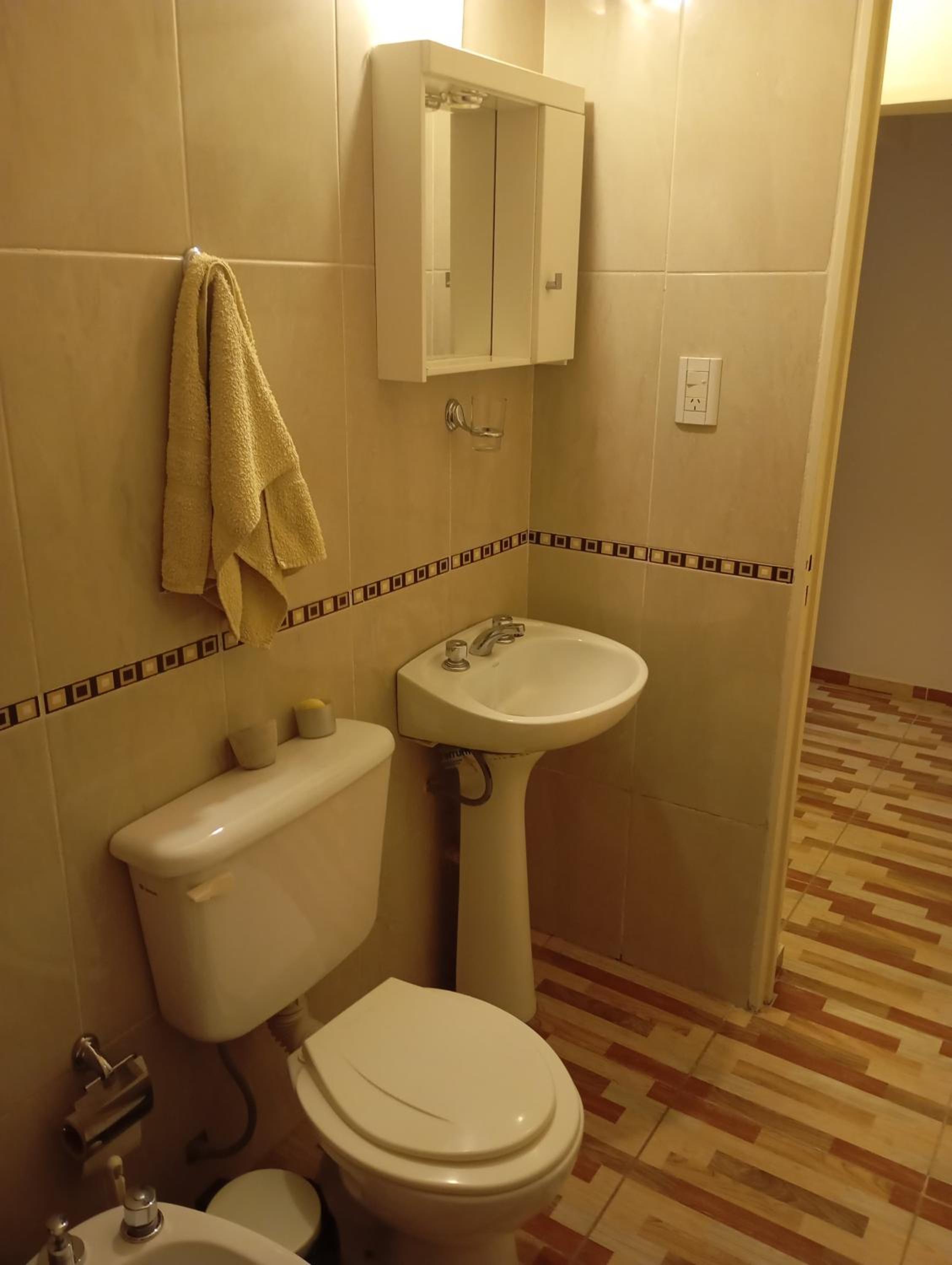 Se alquila casa en barrio privado