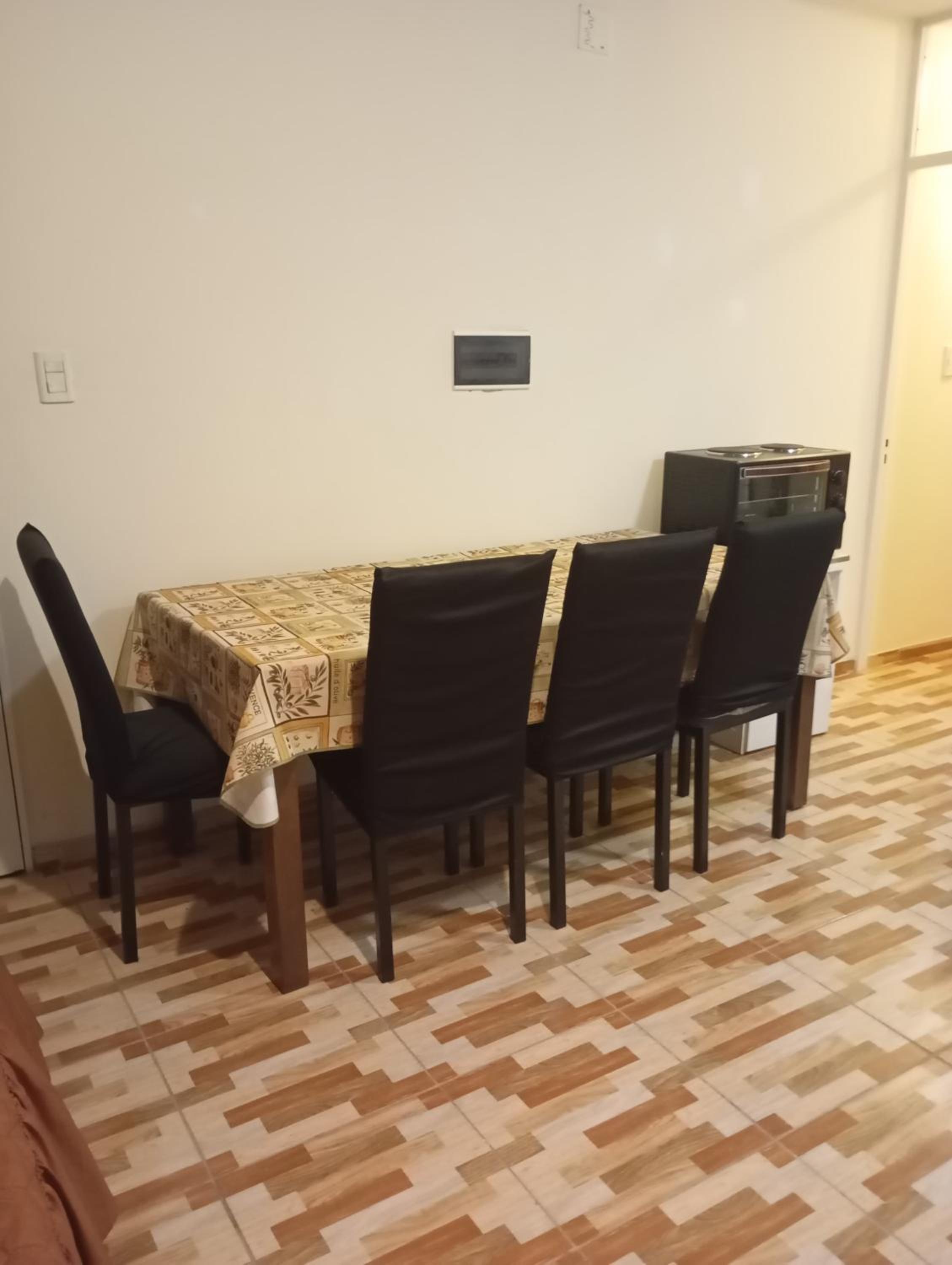 Se alquila casa en barrio privado