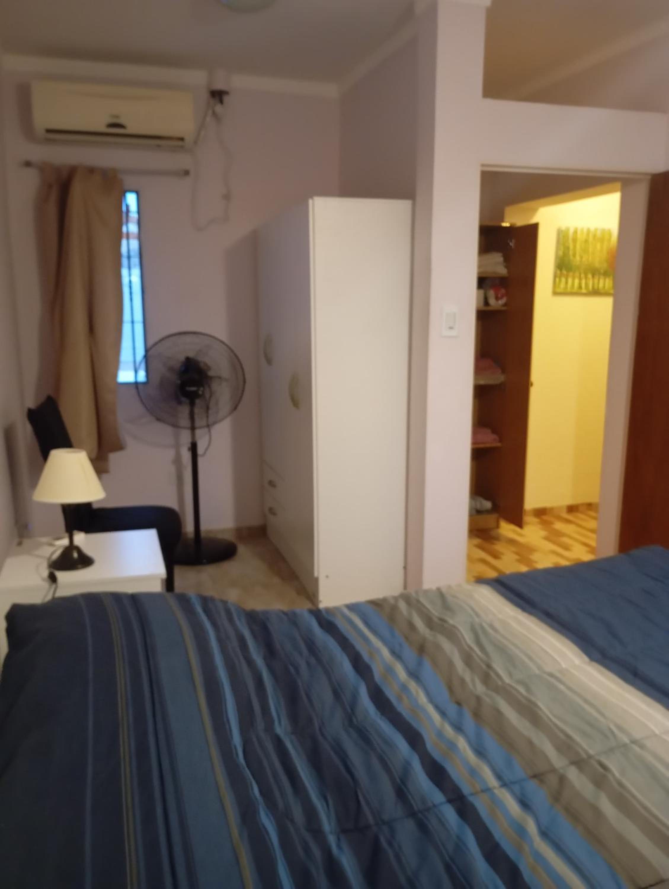 Se alquila casa en barrio privado