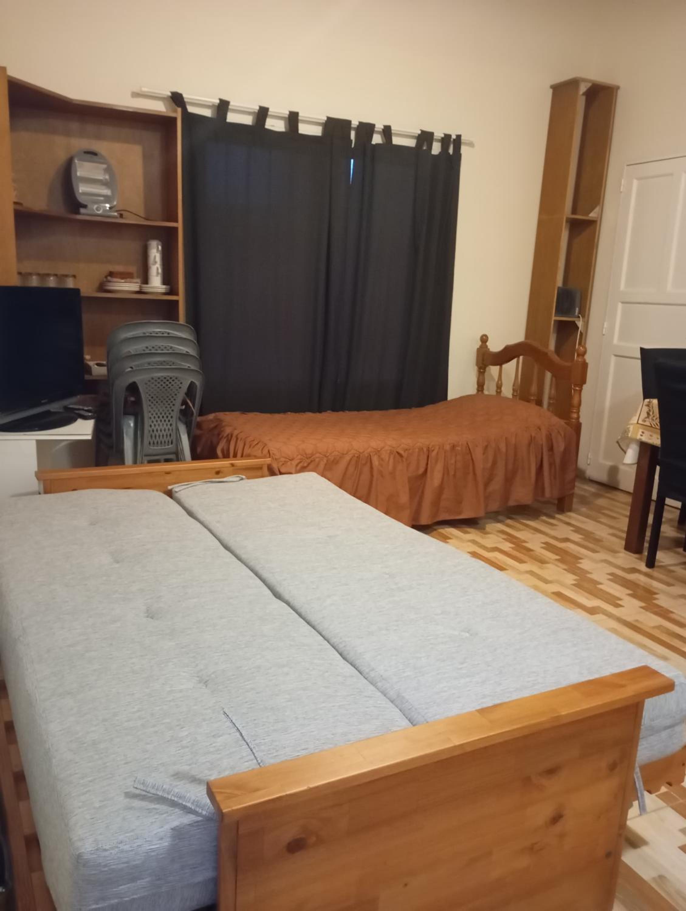 Se alquila casa en barrio privado