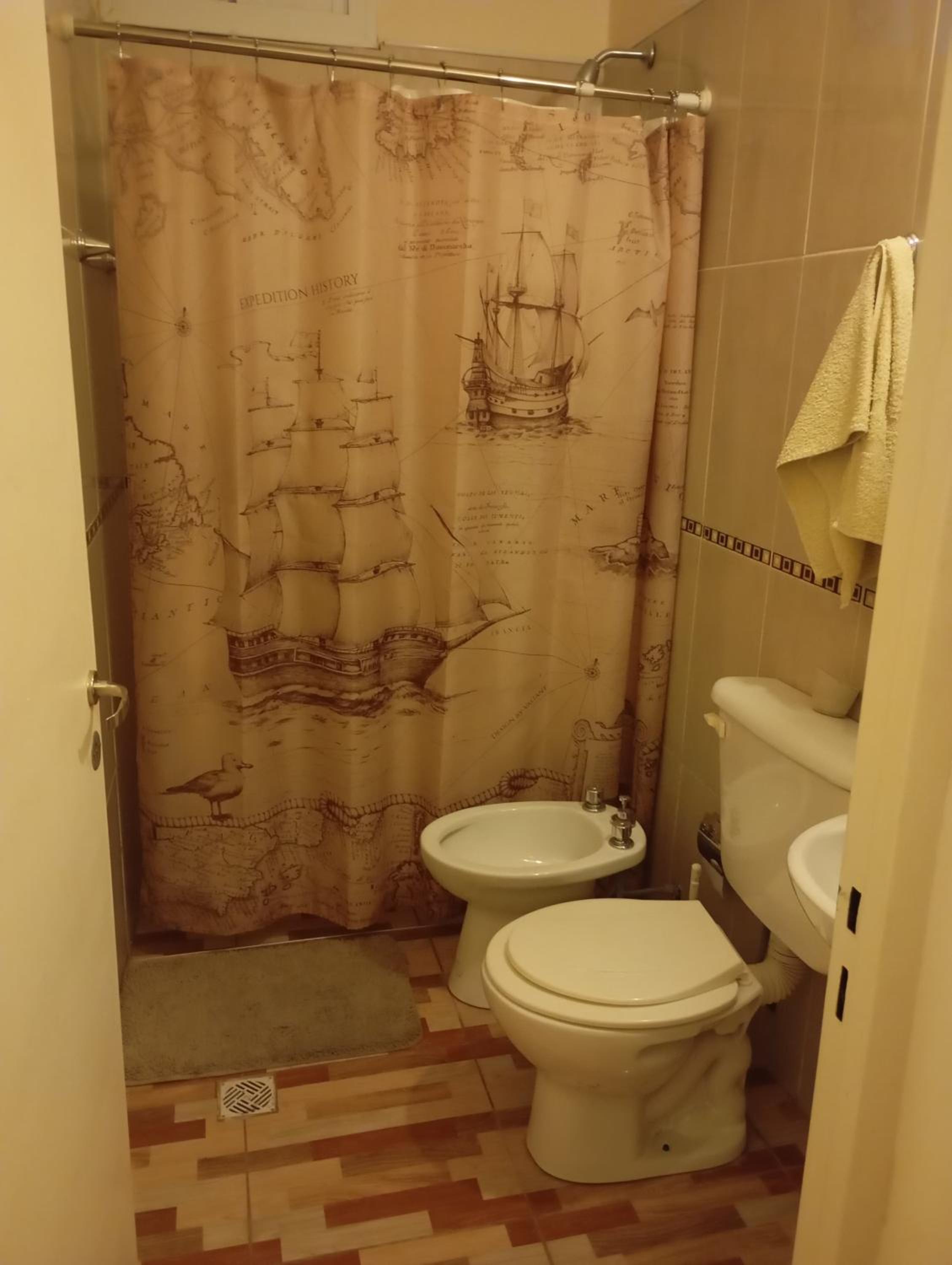 Se alquila casa en barrio privado