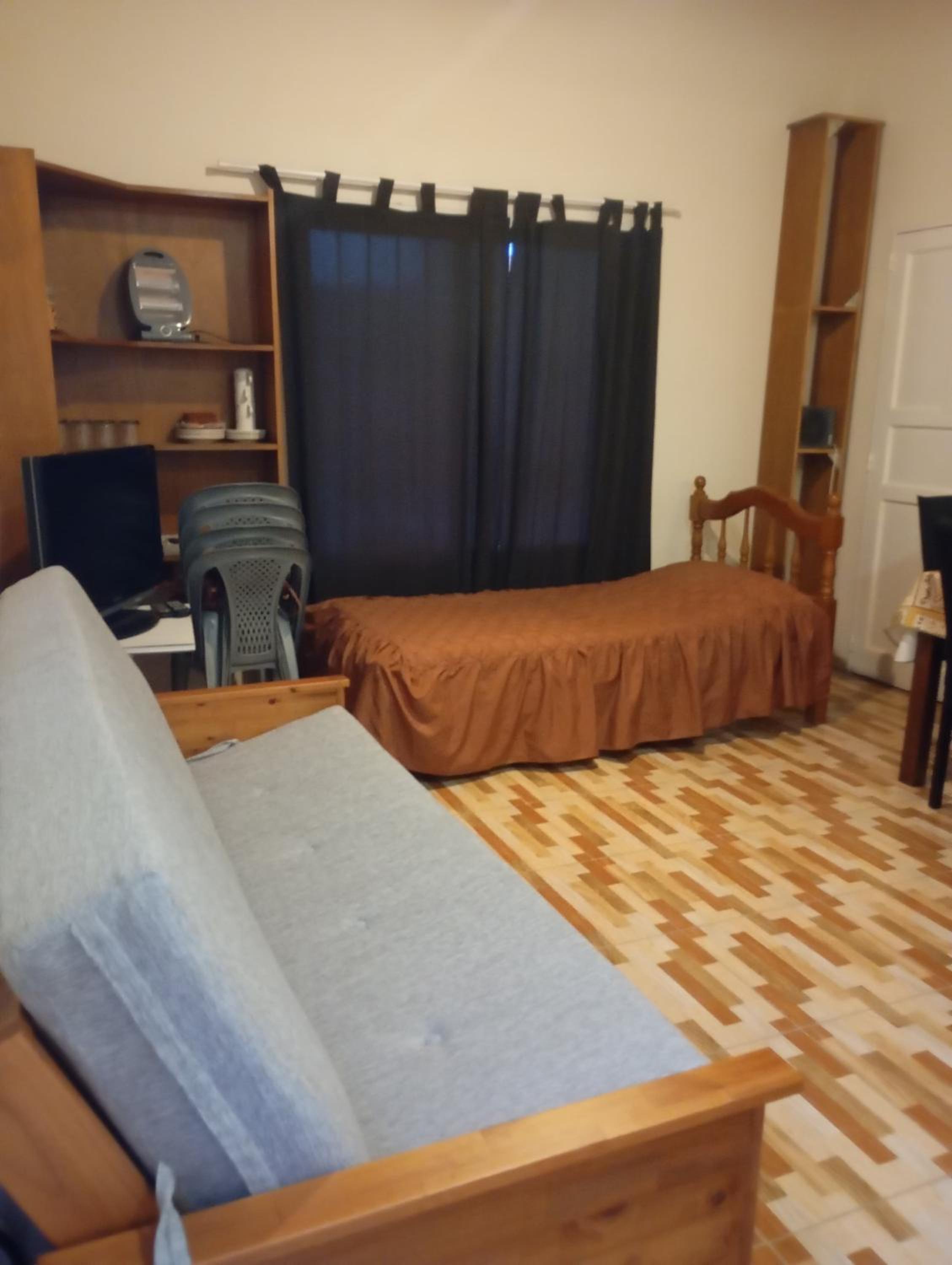 Se alquila casa en barrio privado
