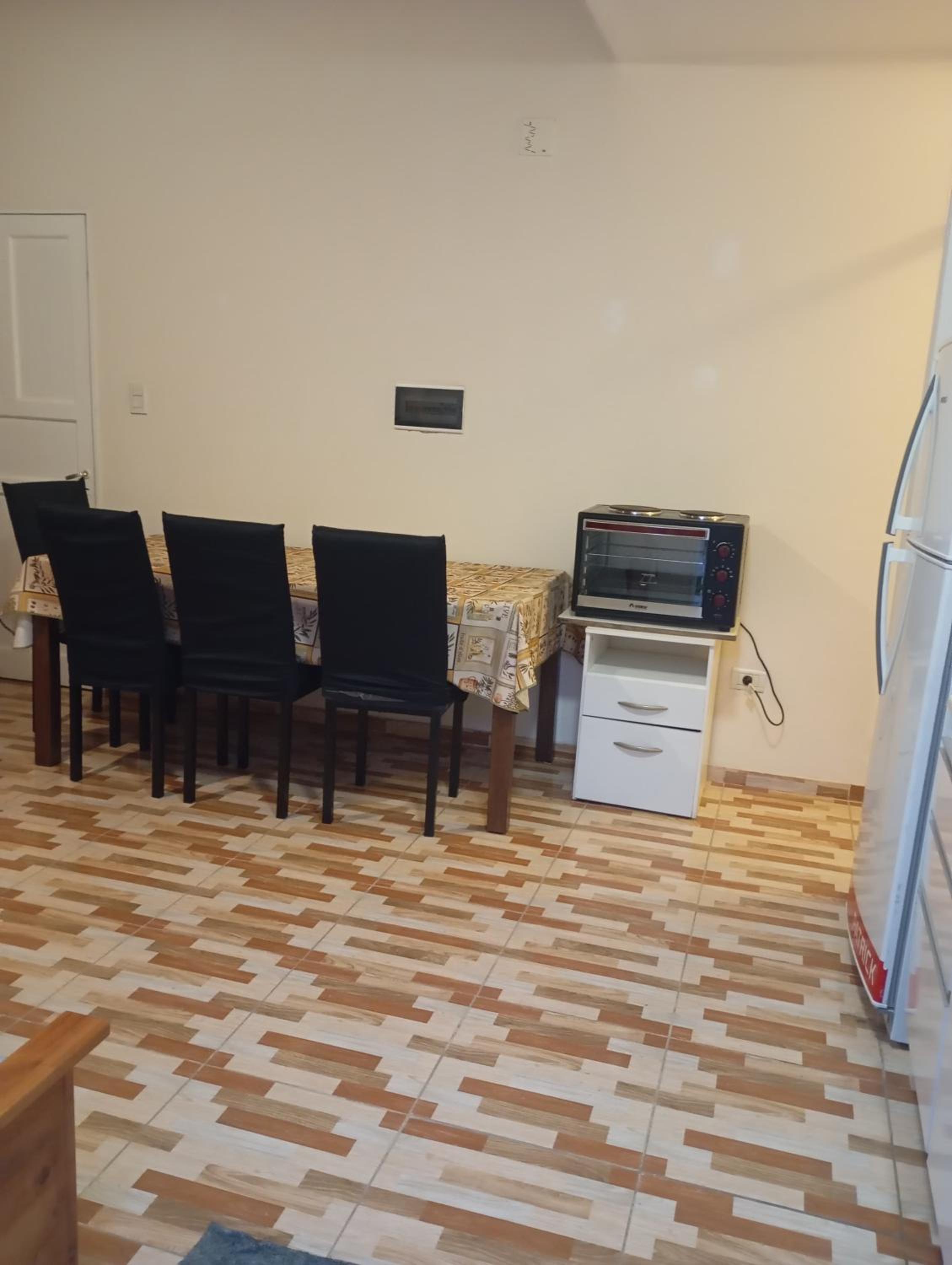 Se alquila casa en barrio privado
