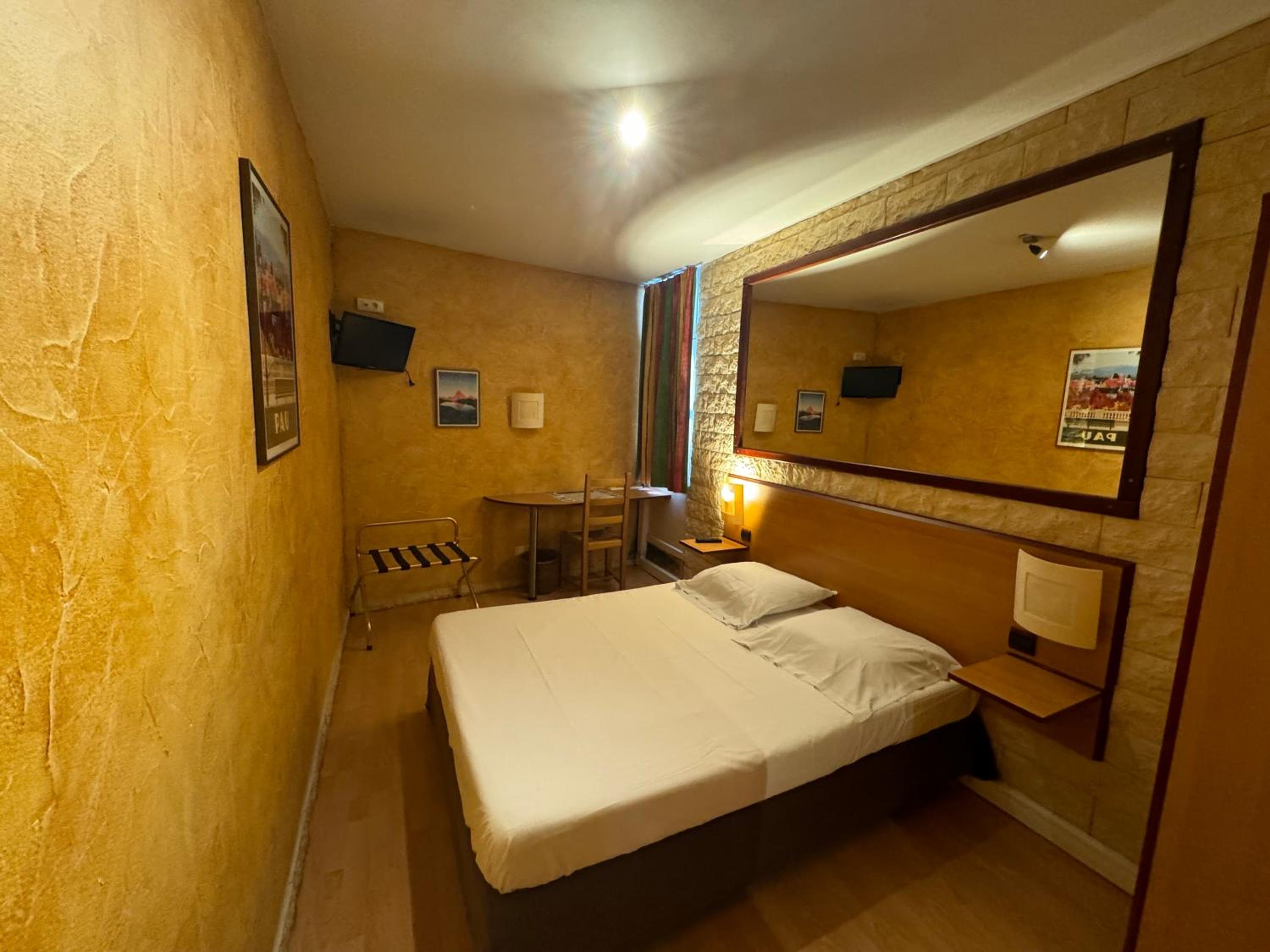Pau Vacations - Hotel Bosquet Pau Centre - Property Image 3