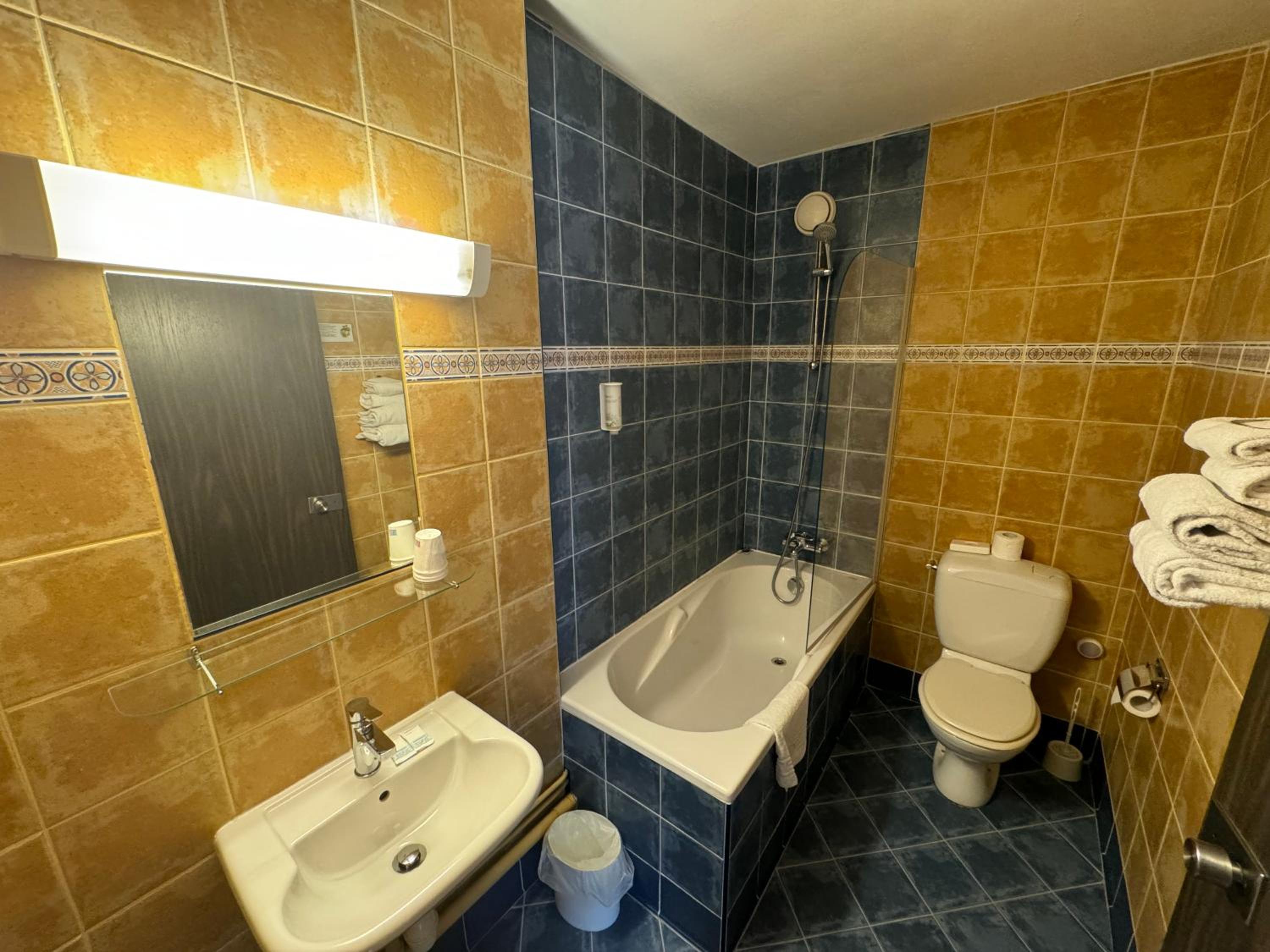Pau Vacations - Hotel Bosquet Pau Centre - Property Image 5