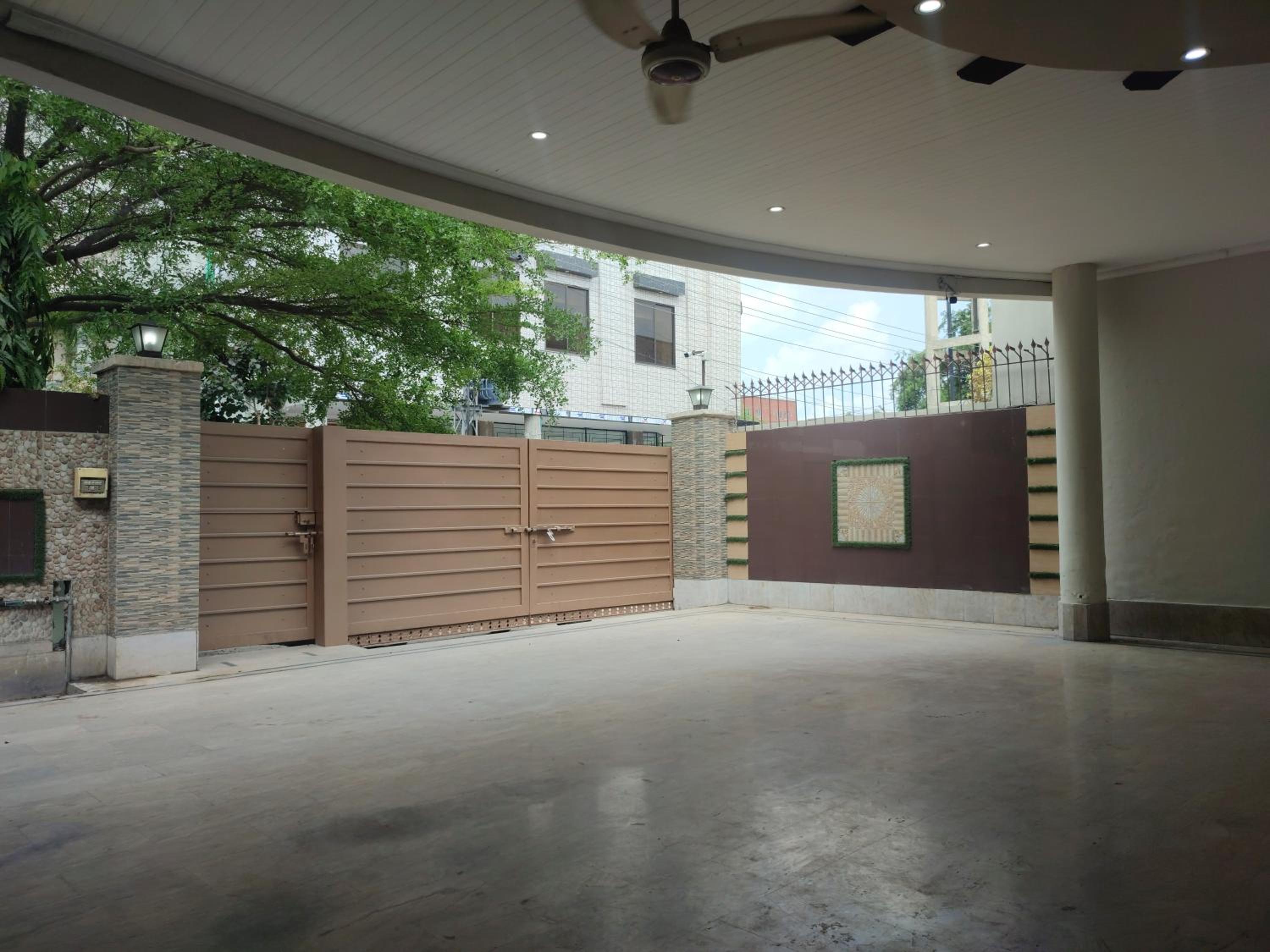 Fully Serviced Holiday Homes Near Emporium Mall & Expo Center view 4