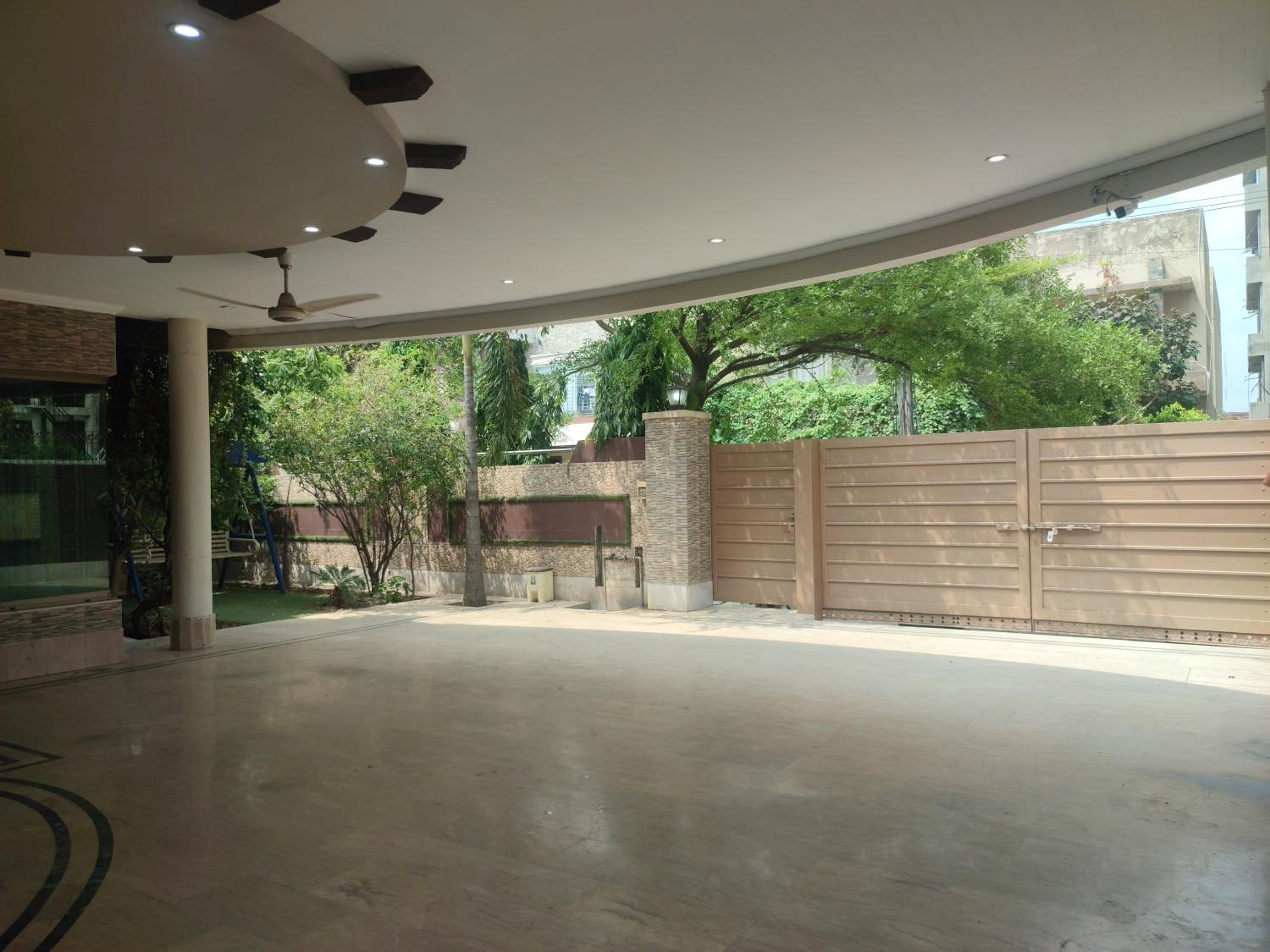 Fully Serviced Holiday Homes Near Emporium Mall & Expo Center view 5