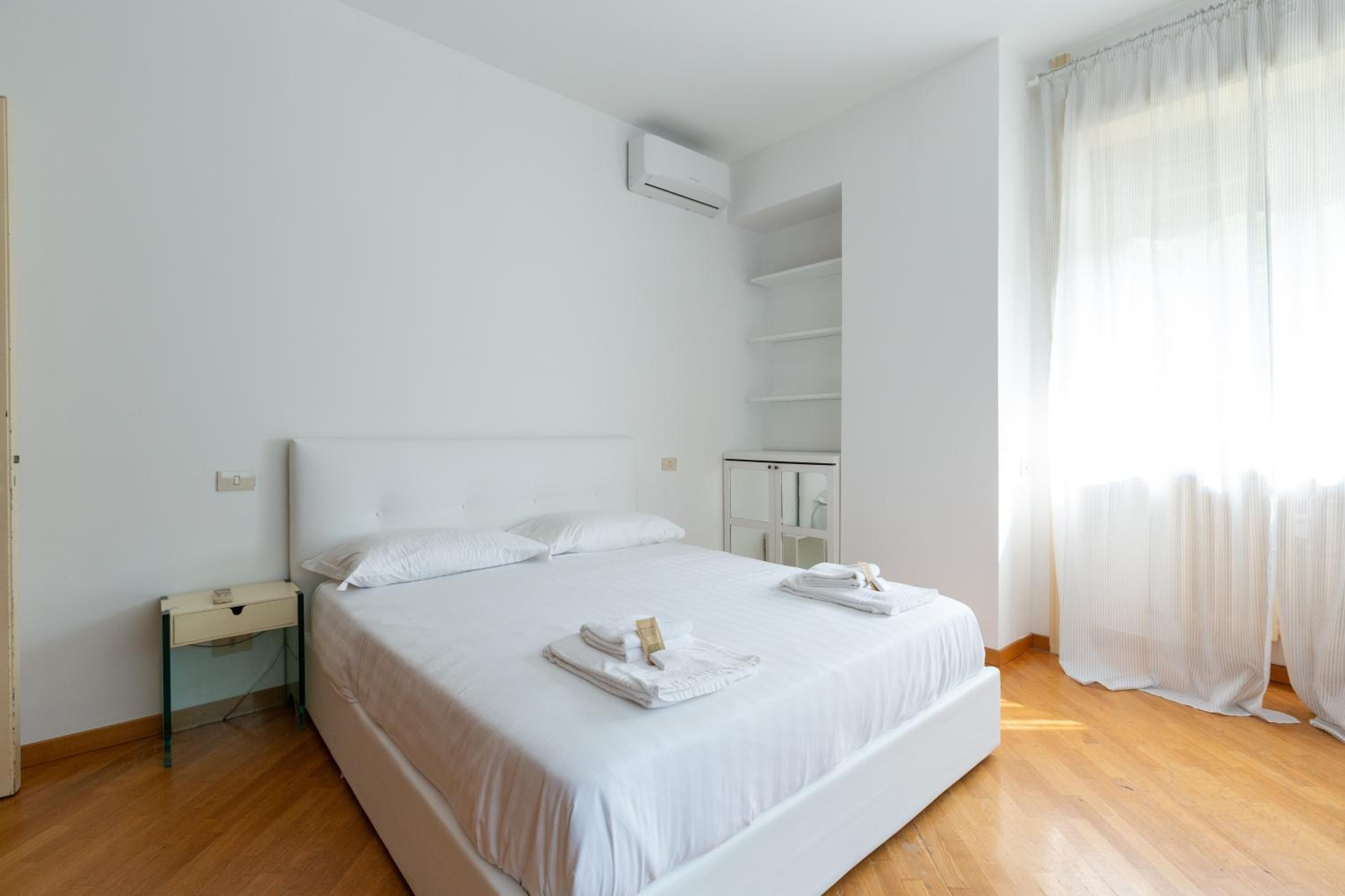 Lorenteggio Large Flat