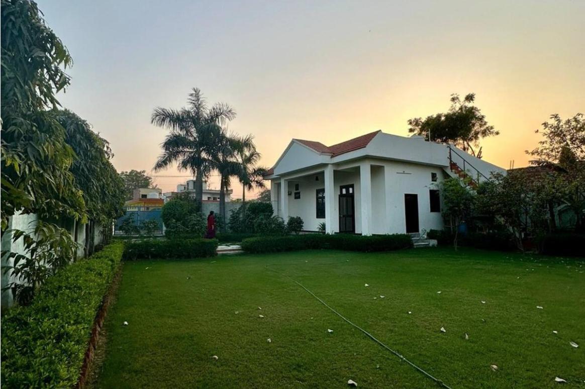 Serene Farmhouse Escape in Agra