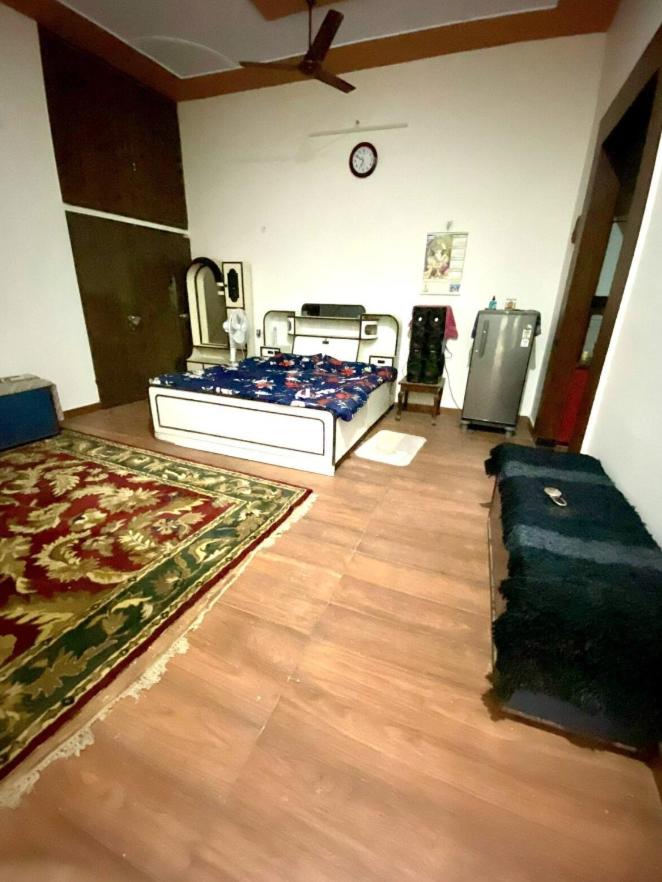Serene Farmhouse Escape in Agra