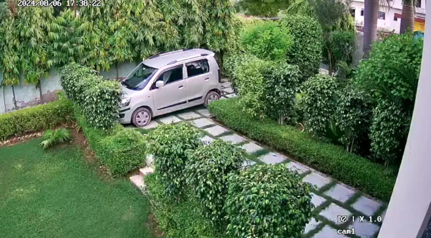Serene Farmhouse Escape in Agra
