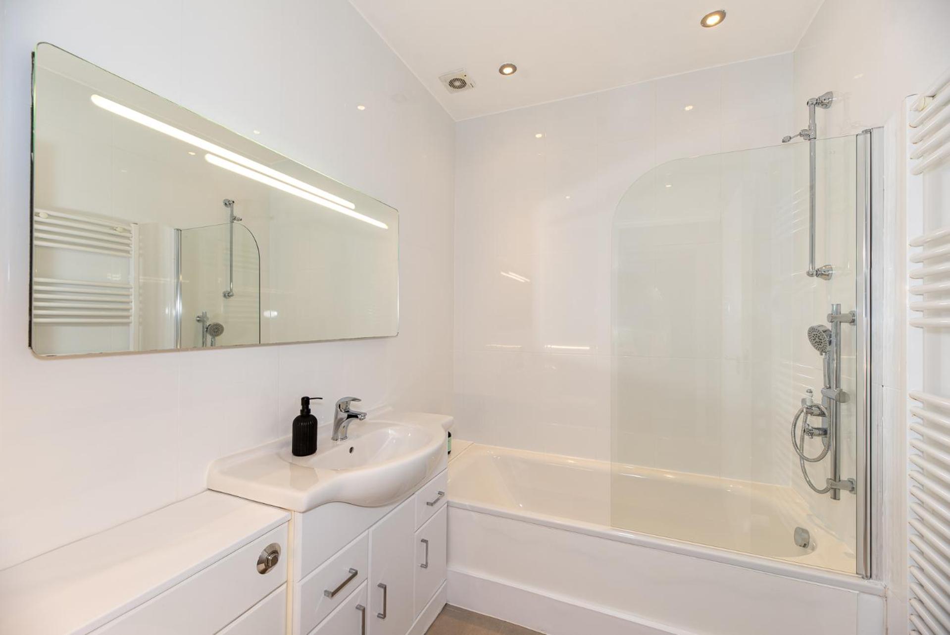 Hyde Park London Chic 4 bedrooms House
