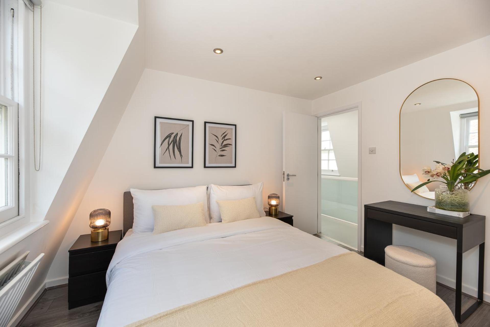 Hyde Park London Chic 4 bedrooms House