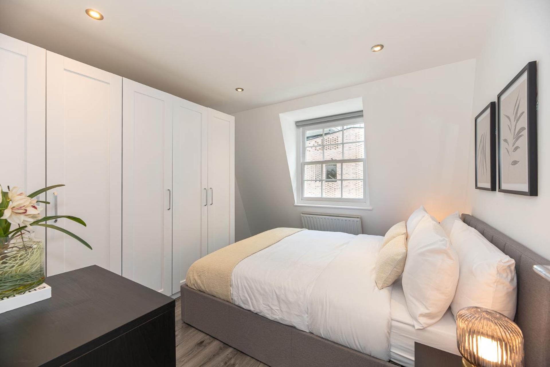 Hyde Park London Chic 4 bedrooms House