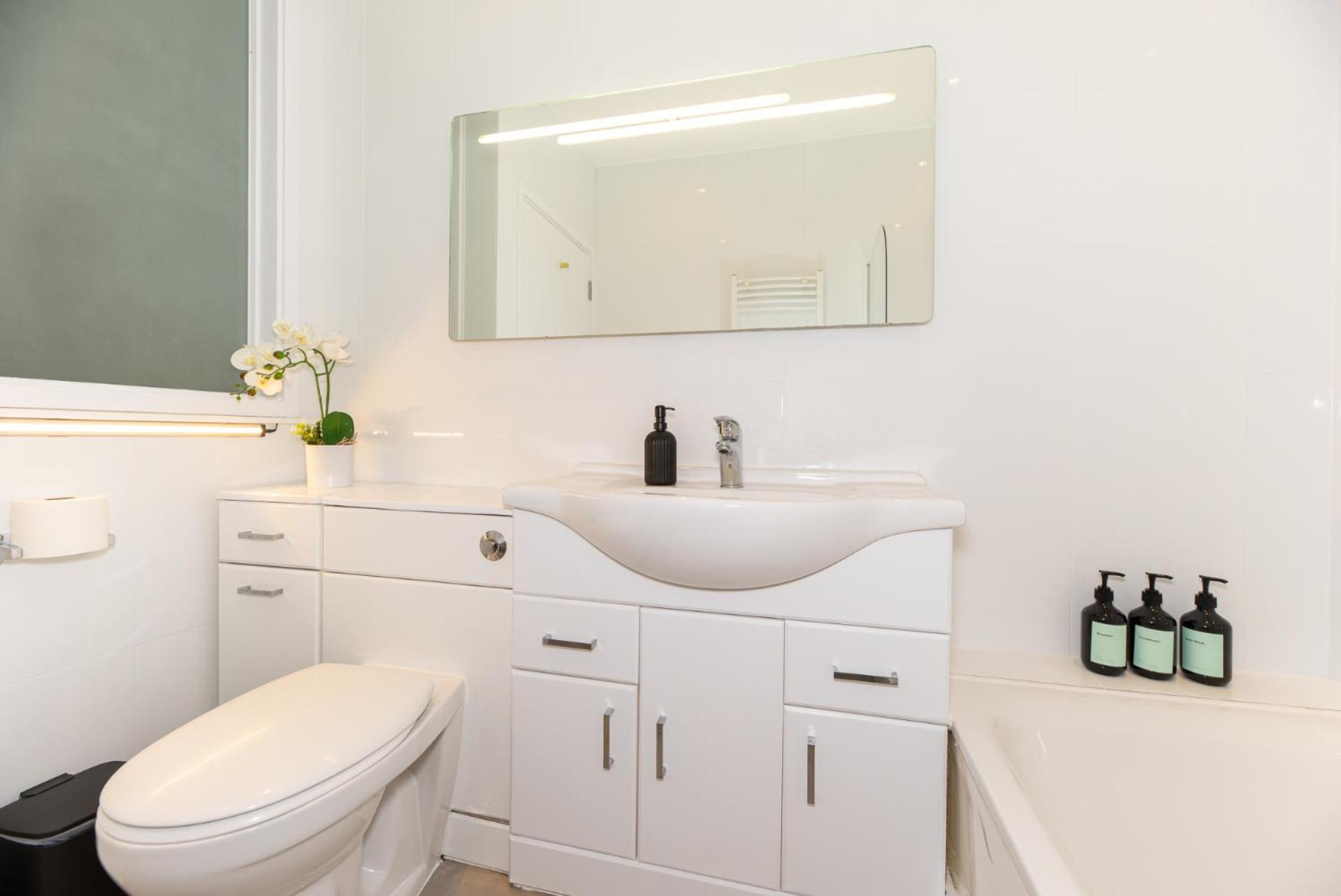 Hyde Park London Chic 4 bedrooms House