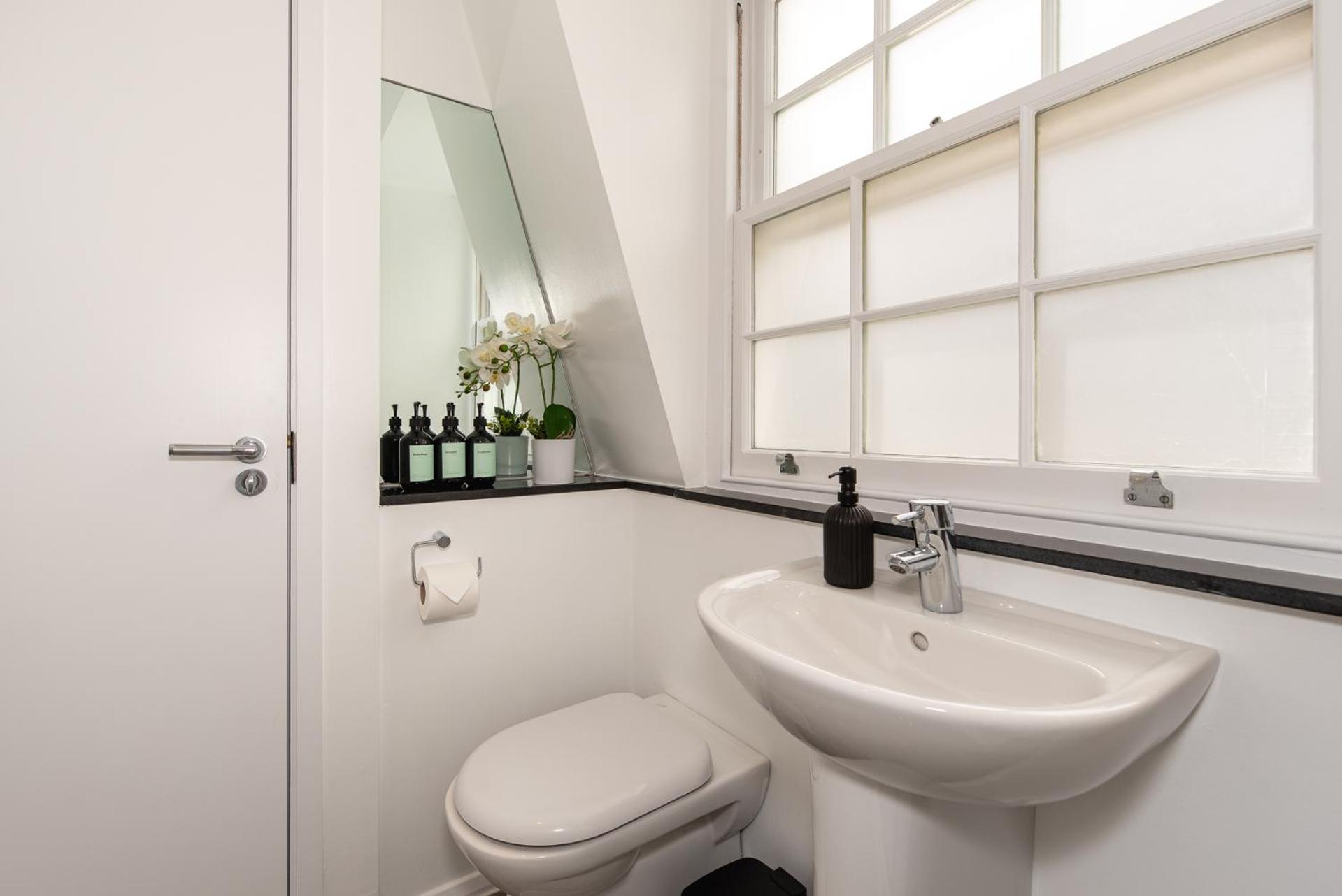 Hyde Park London Chic 4 bedrooms House