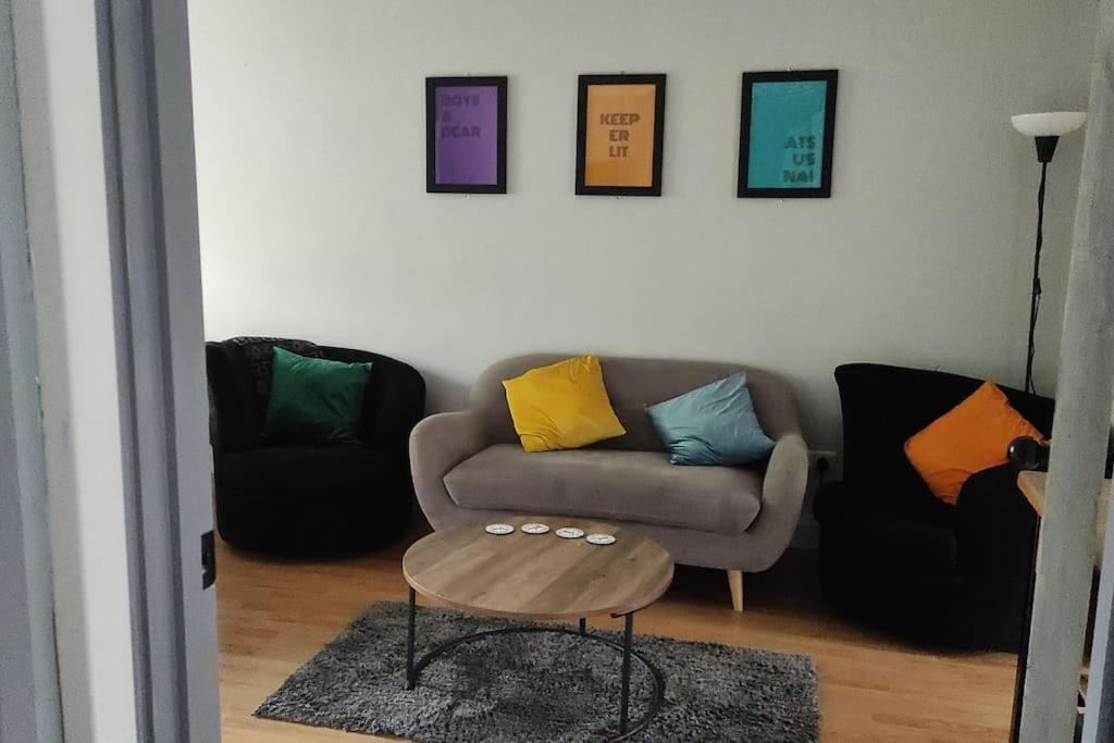 Location! 2 bed city centre with free parking view 2