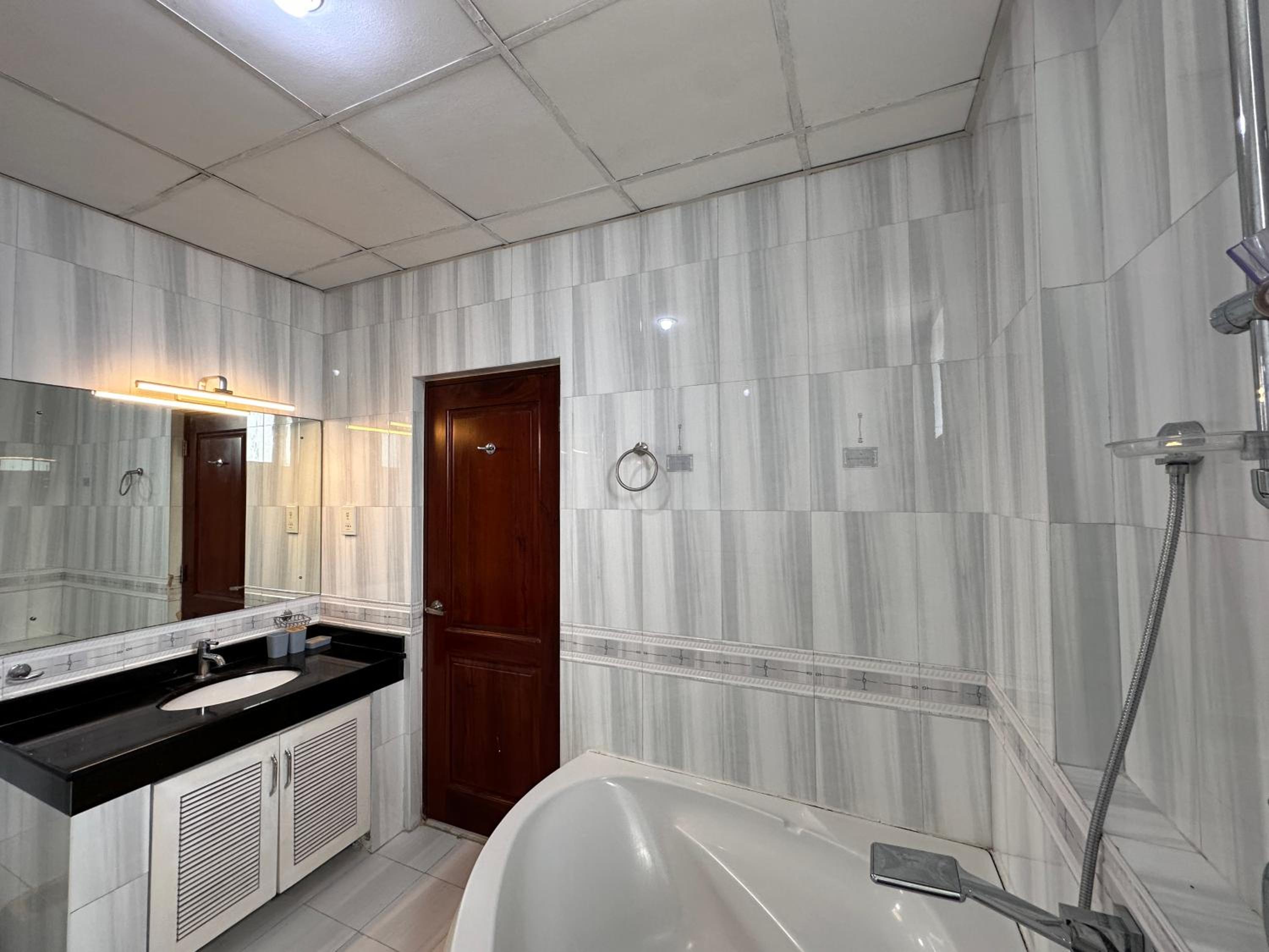 Capitol Residence - 3 Bedroom Apartment in Colombo 3 view 2